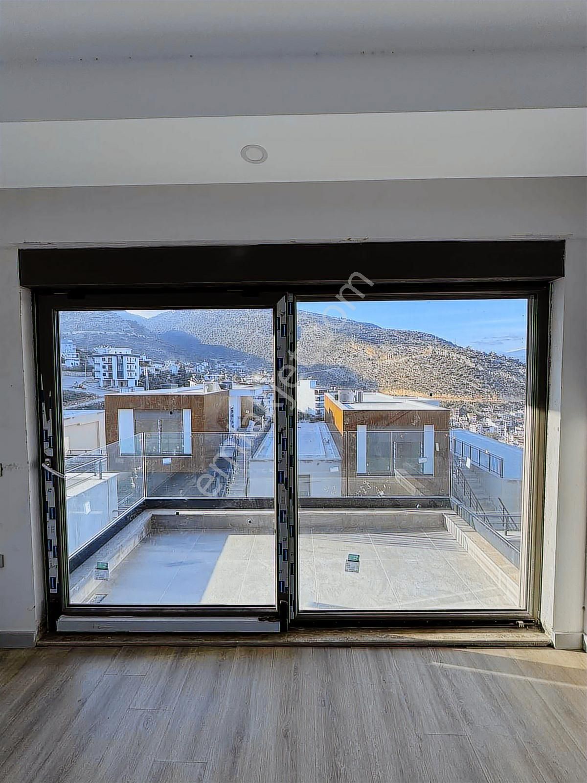 Kayalık Zeminde Ultra Lüks Site İçi Bahçeli 1+1 Satılık Daire - Görsel 14