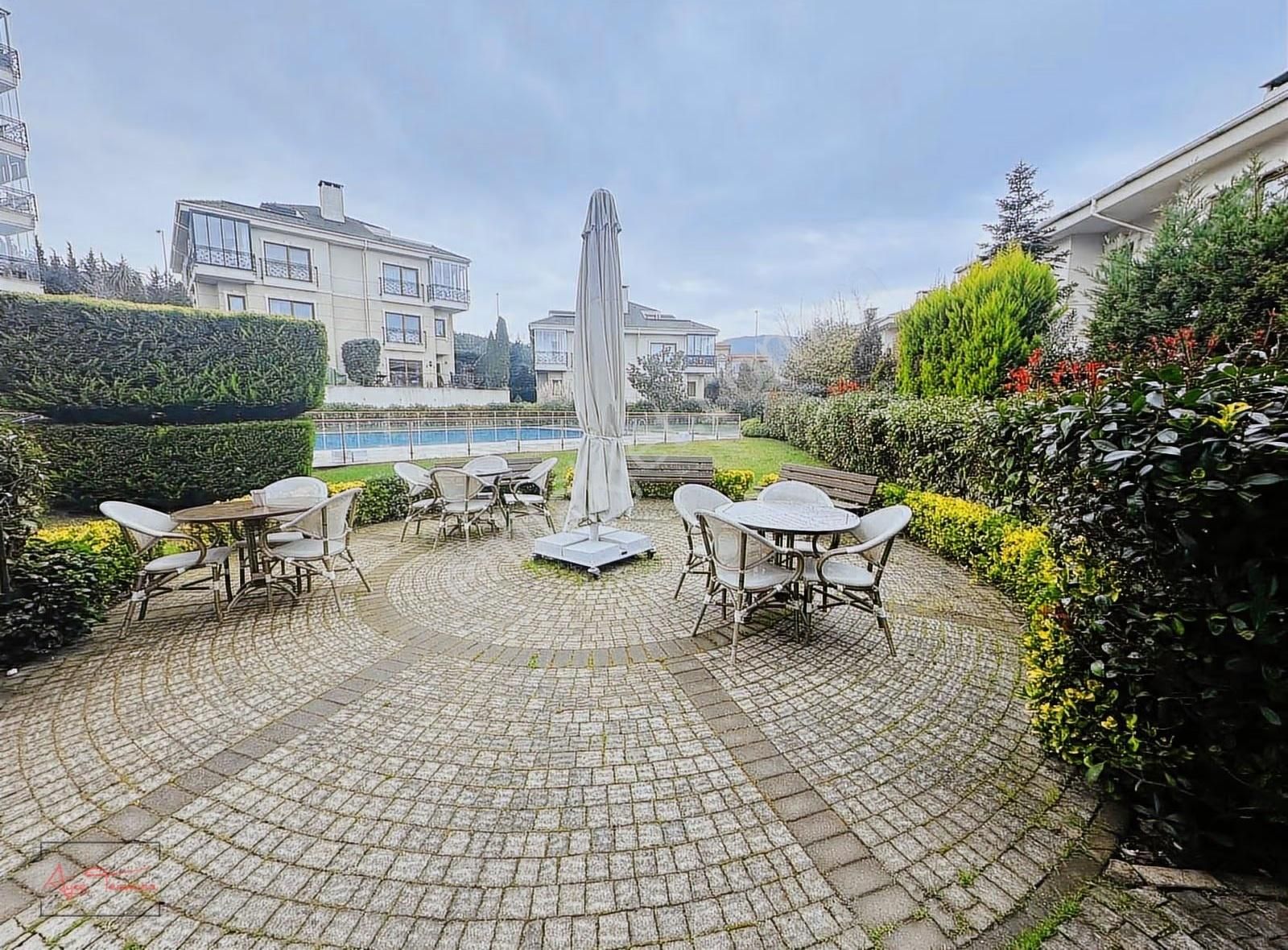 Elit Yaşam Konaklarında Büyük Bahçeli Satılık Villa - Görsel 21