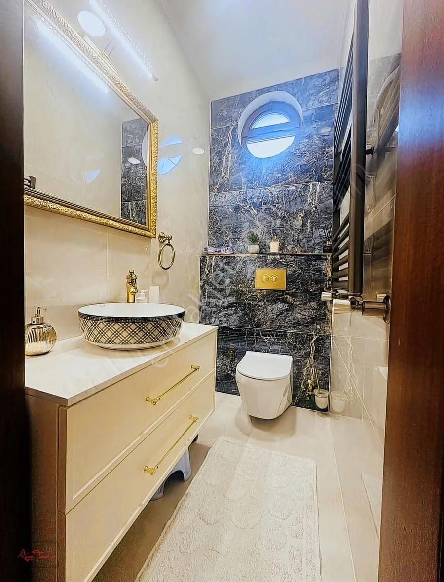 Elit Yaşam Konaklarında Büyük Bahçeli Satılık Villa - Görsel 19