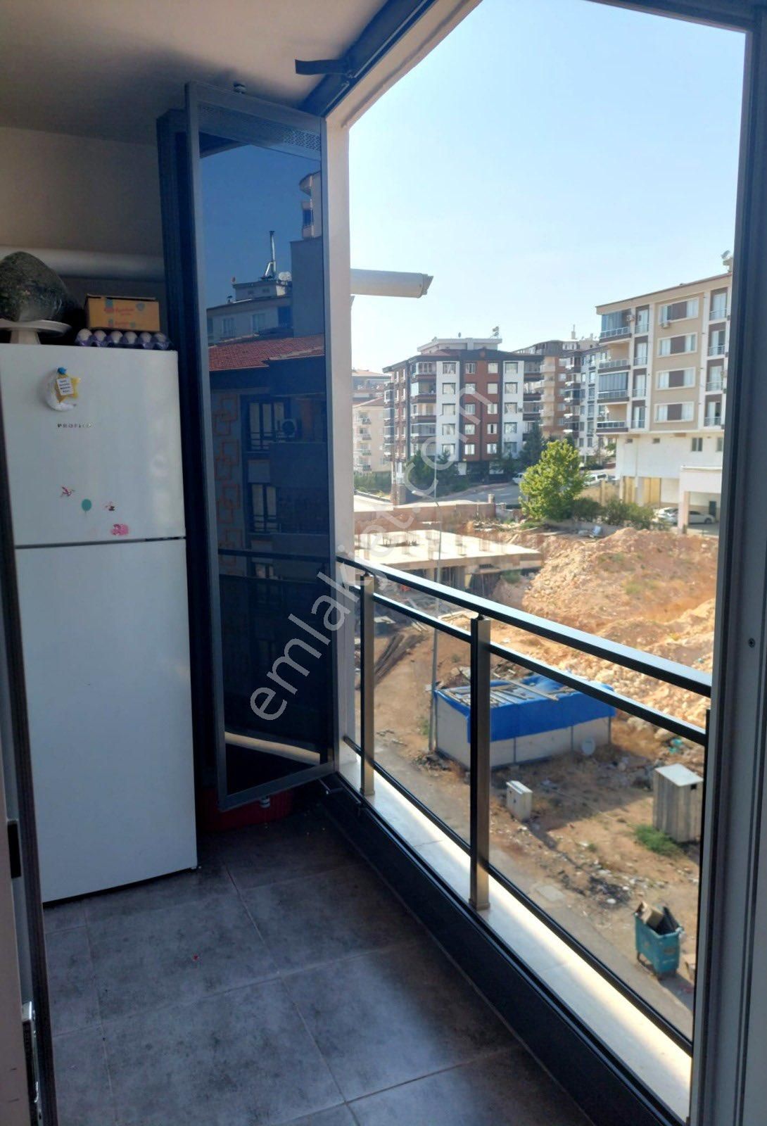 Bahçeşehir Kolejine Yakın 2+1 Teras Kat İskanlı - Görsel 3