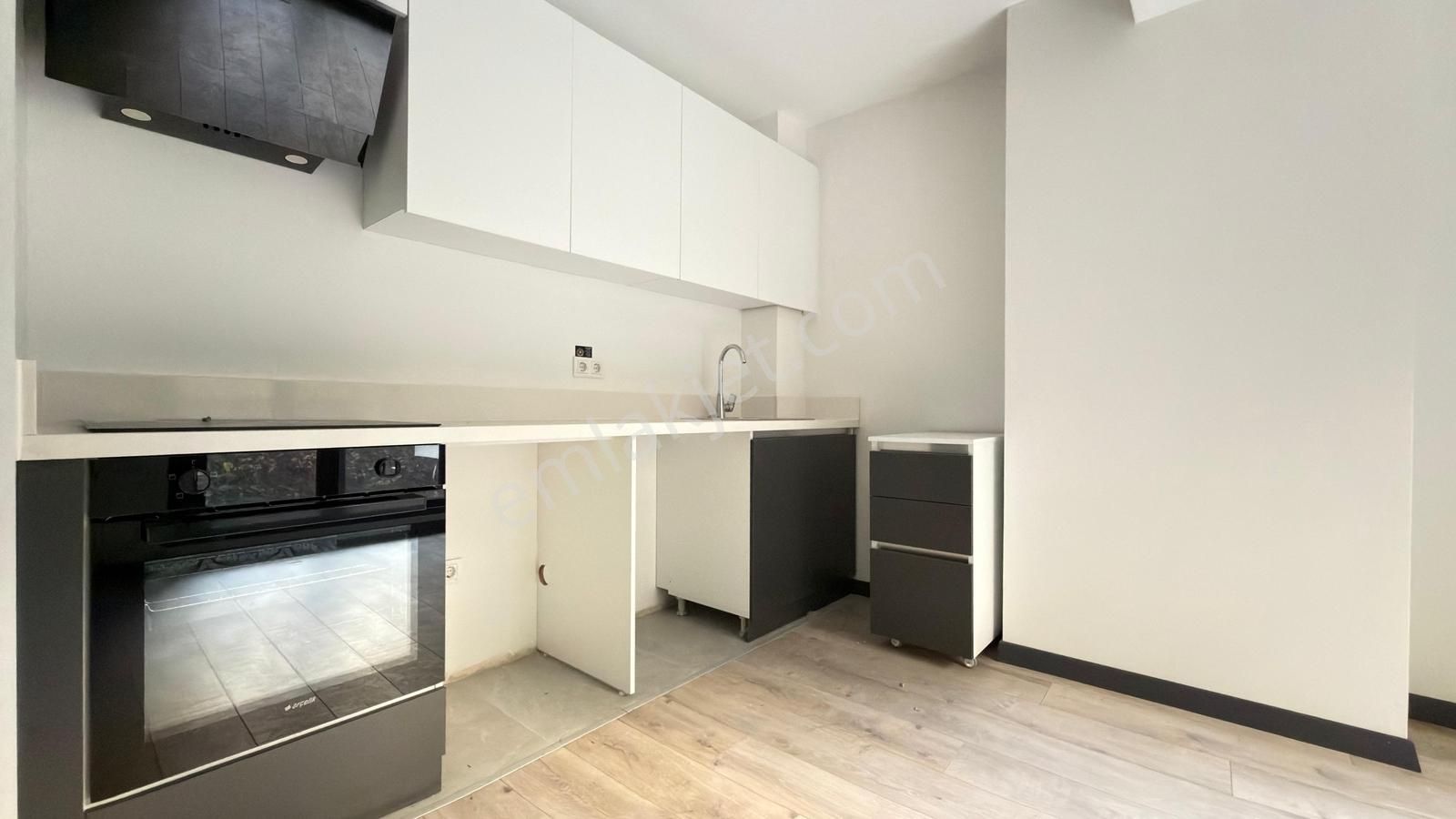 Talatpaşa Mari Vadi Evlerinde 1+1 Satılık Daire Metrobüse 6dk - Görsel 14