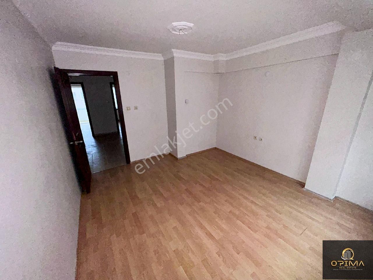 Opima Emlaktan 17 Eylül Mahallesinde Çarşı Merkezde Kiralık 3+1 Daire - Görsel 2