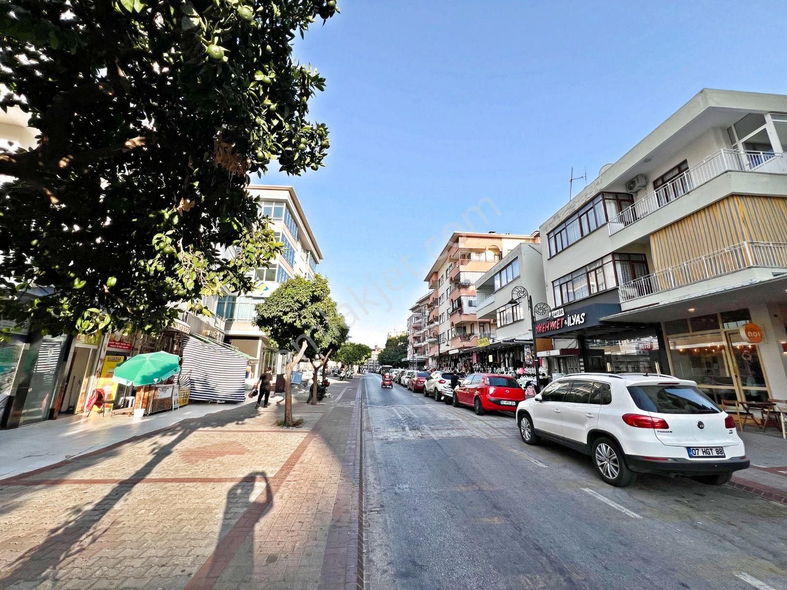 Alanya Merkezde Kiralık 2+1 Ayrı Mutfak Manzaralı Daire - Görsel 35