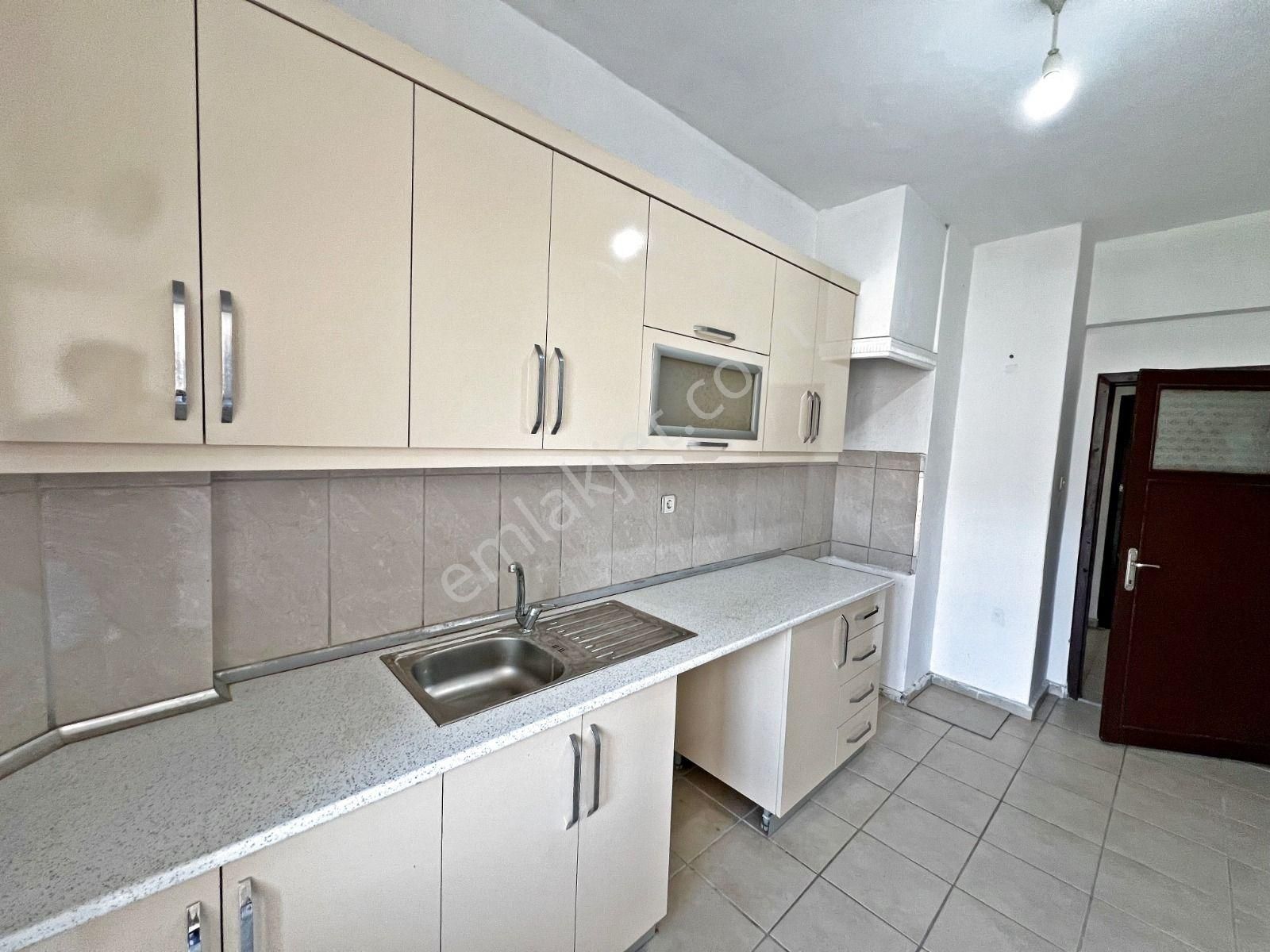 Alanya Merkezde Kiralık 2+1 Ayrı Mutfak Manzaralı Daire - Görsel 2