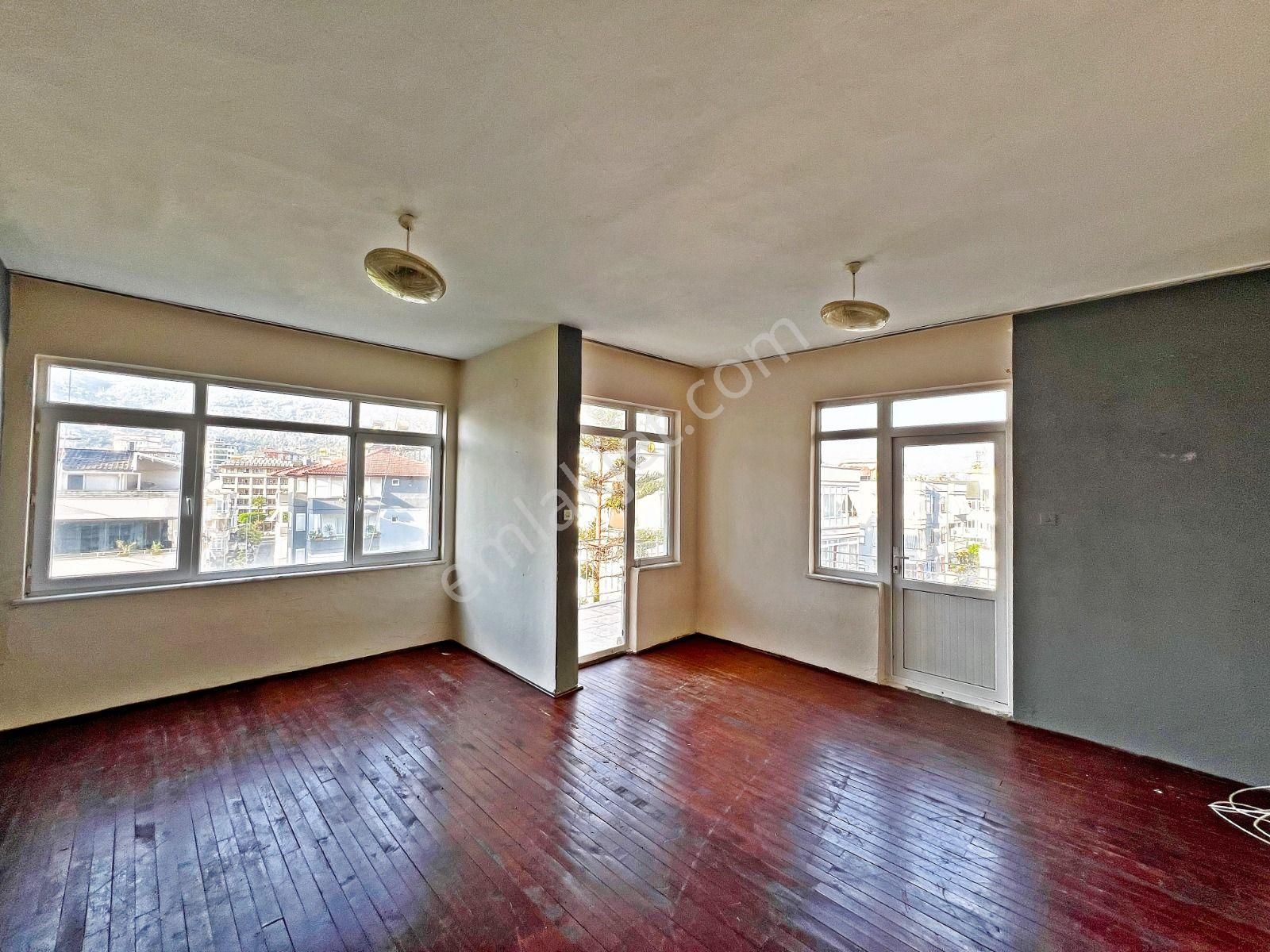 Alanya Merkezde Kiralık 2+1 Ayrı Mutfak Manzaralı Daire - Görsel 18