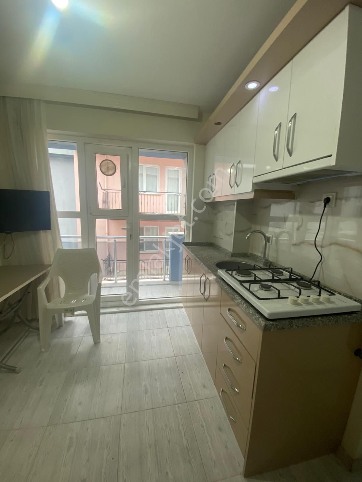 Özmecaz'dan Zeytinköy'de Öğretmen Evi Yakını 1+1 Arakat Balkonlu Eşyalı Fırsat Apart - Görsel 2