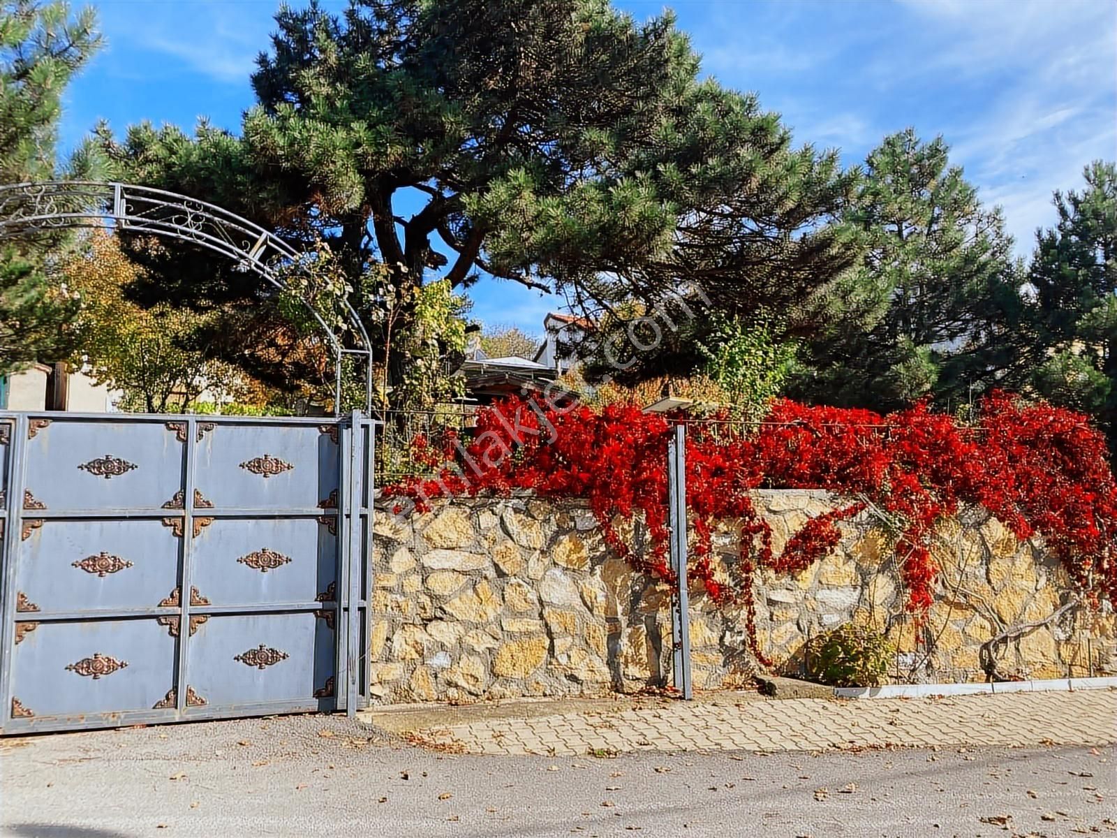 Uludağda Bahçeli Mükemmel Manzaralı 3+1 Villa Konforu - Görsel 32