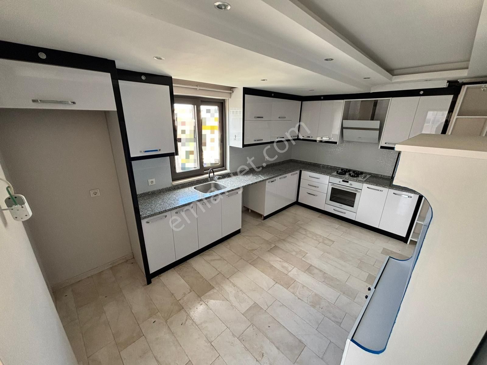 Çakmak'ta Süper Konumlu 5 Yıllık 150m² 3+1 Manzaralı Satılık Daire