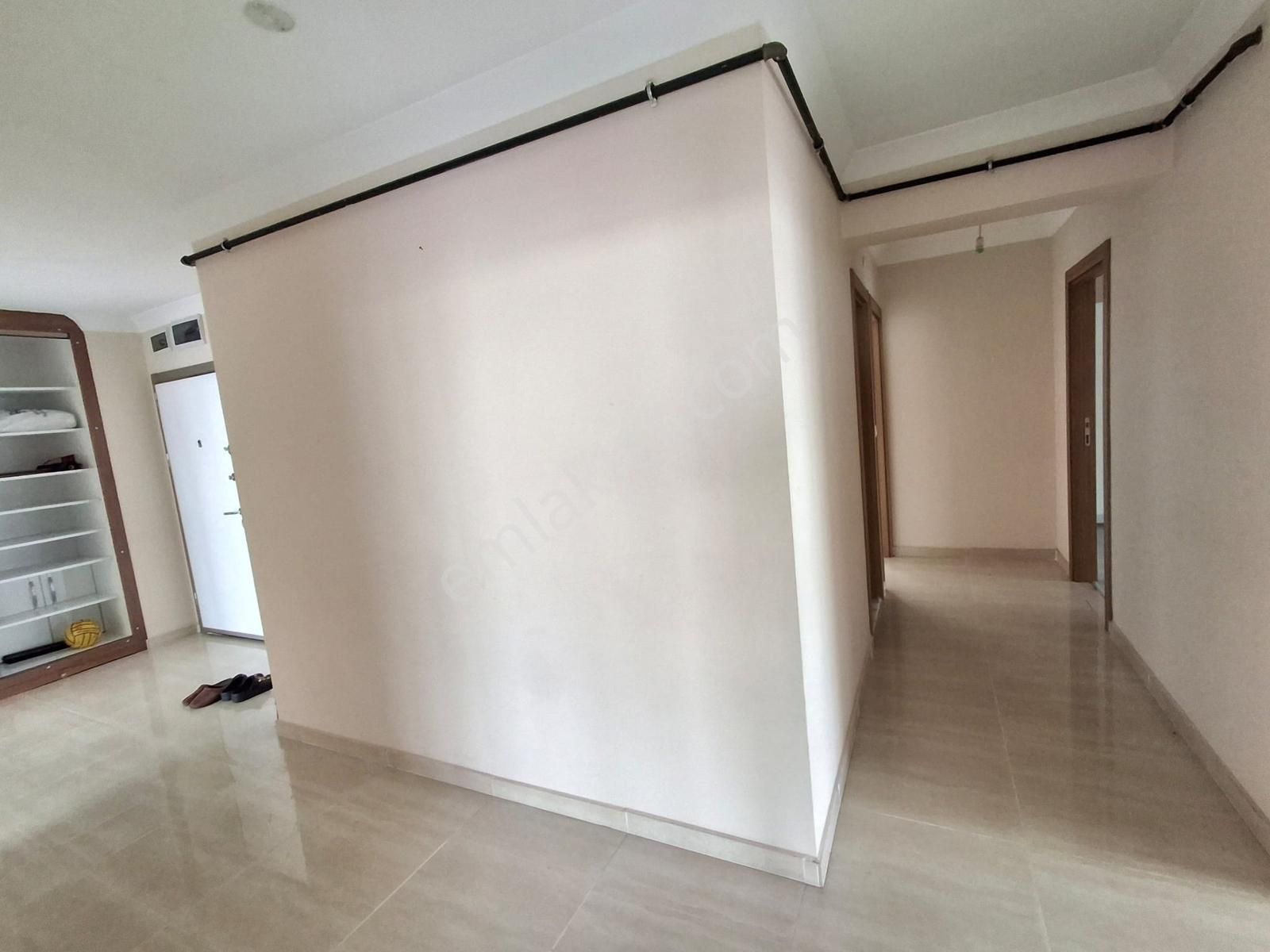 4+1 İki Bloklu Sitede Manzara Teras Balkon 3 Cepheli 180 M Daire - Görsel 27