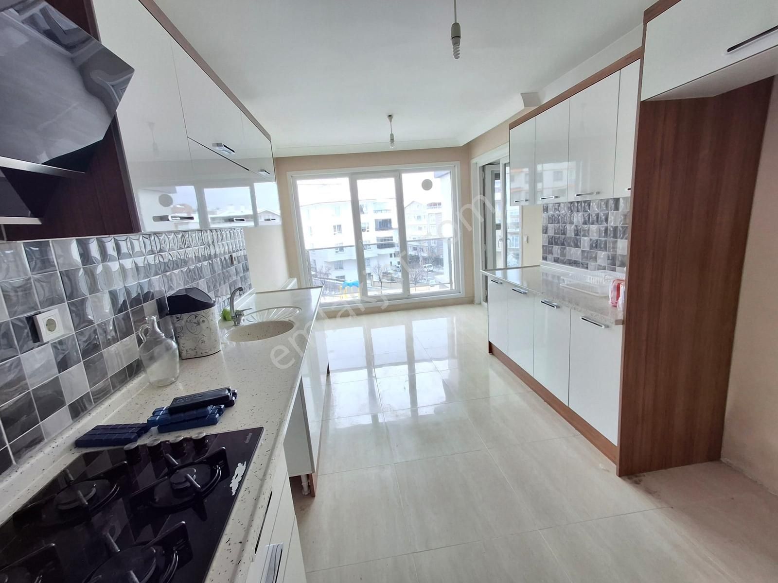 4+1 İki Bloklu Sitede Manzara Teras Balkon 3 Cepheli 180 M Daire - Görsel 15