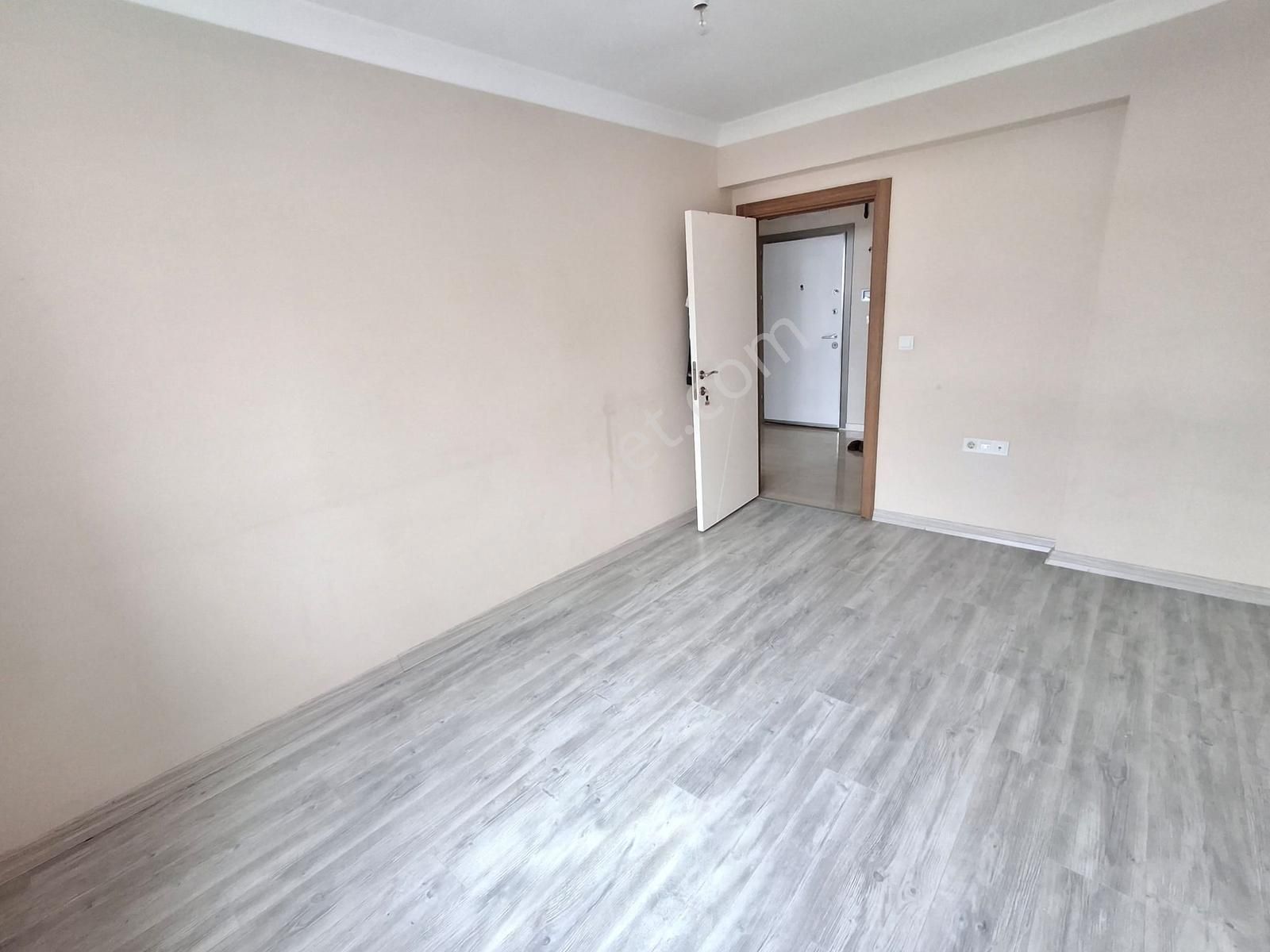 4+1 İki Bloklu Sitede Manzara Teras Balkon 3 Cepheli 180 M Daire - Görsel 2