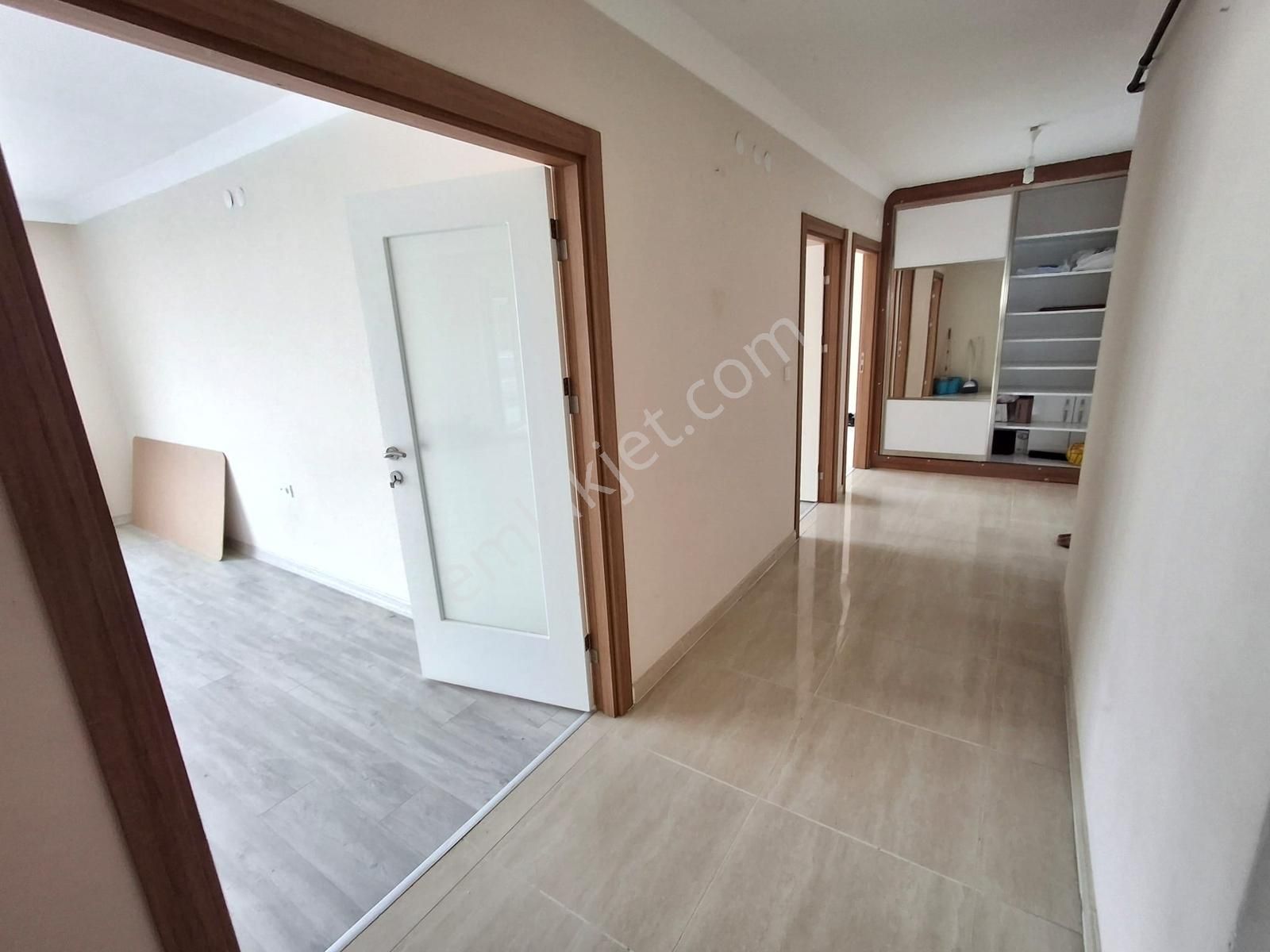 4+1 İki Bloklu Sitede Manzara Teras Balkon 3 Cepheli 180 M Daire - Görsel 24
