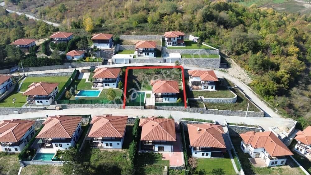 Sapanca Akçayda 953m2 Arsa İçersinde Havuzlu 5+1 Satılık Villa - Görsel 16