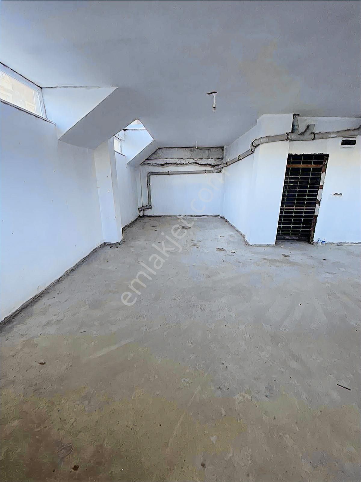 Bolluca Meydan'da 125mt2 + 10mt2 Depo Ve Ofisli Kiralık İş Yeri - Görsel 4