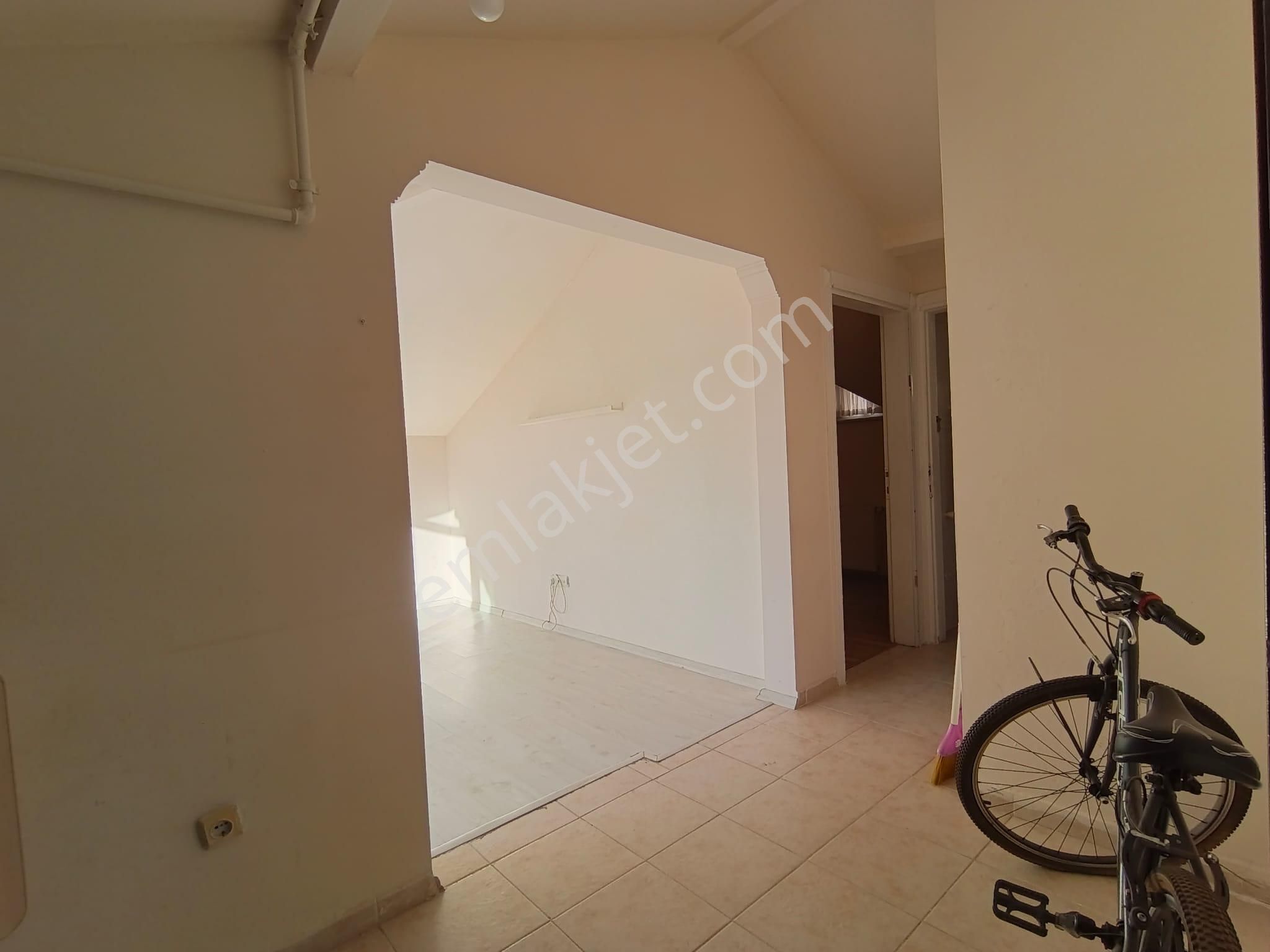 Çekmeköy Mimarsinan Mah Plazalar Durağına Yakın Kiralık 1+1 Çatı Katı Daire - Görsel 15