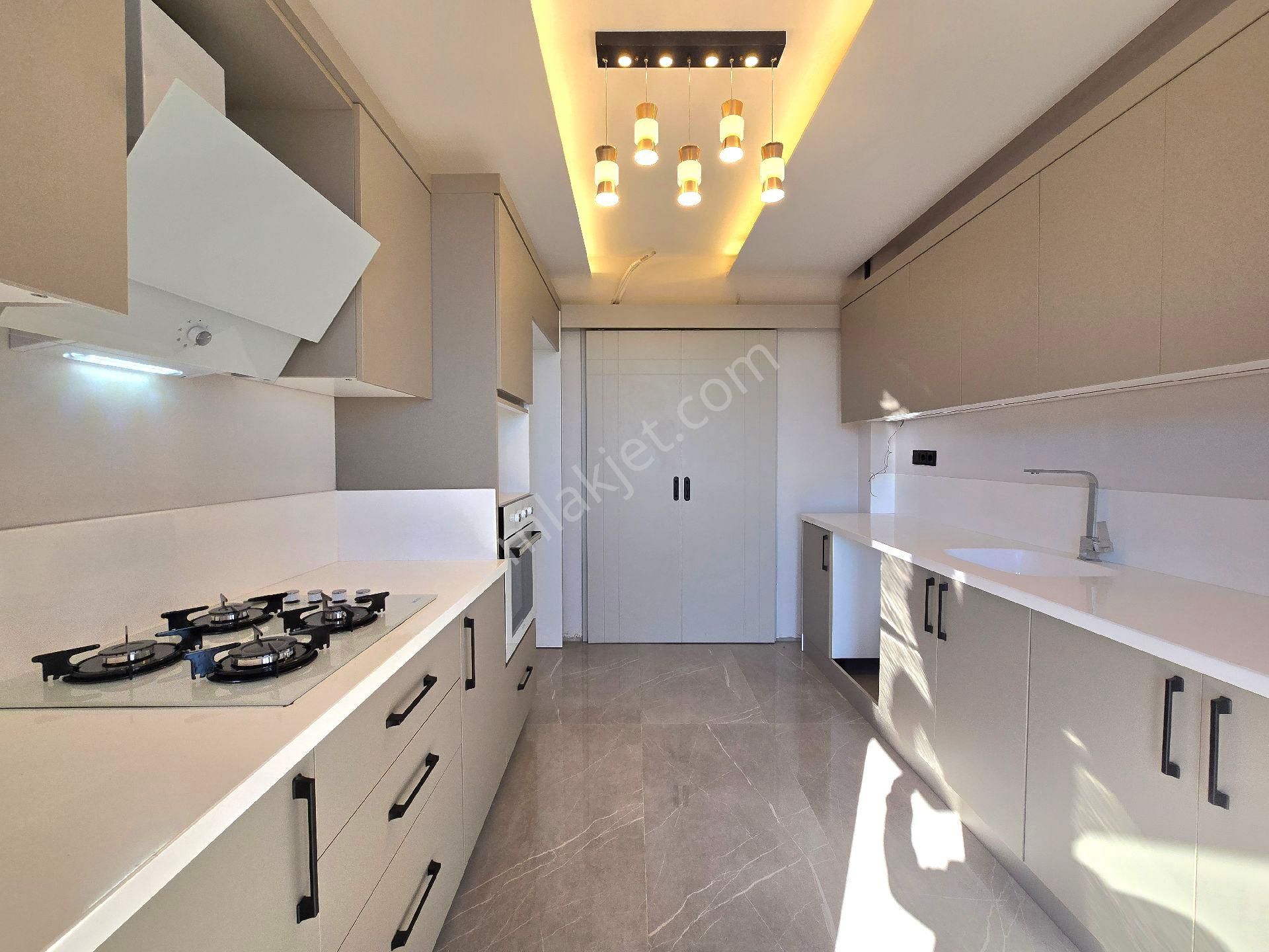 Kabasakal'da 7/24 Özel Güvenlikli Site İçi Kapalı Mutfaklı Deprem Projeli Cazip Fiyat'ta Lüks Daire - Görsel 9