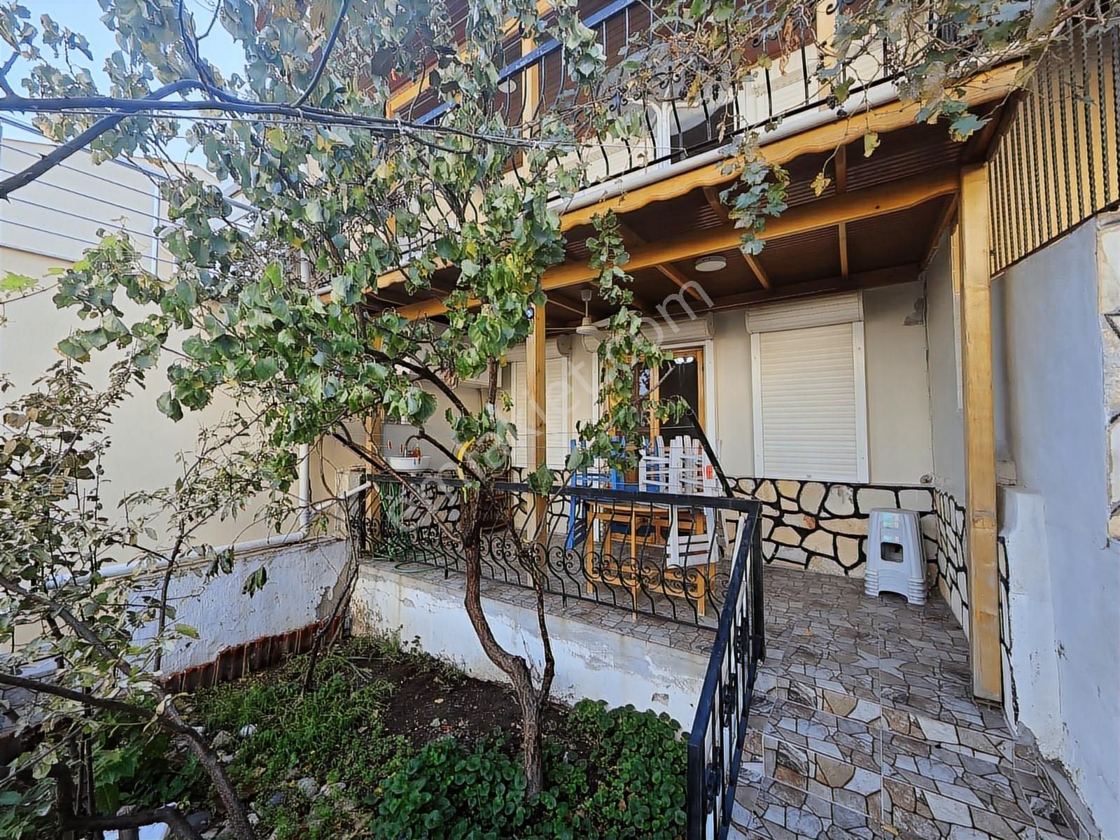 Yenifoça'da Müstakil Bahçeli Deniz Manzaralı 2+1 Dubleks - Görsel 25