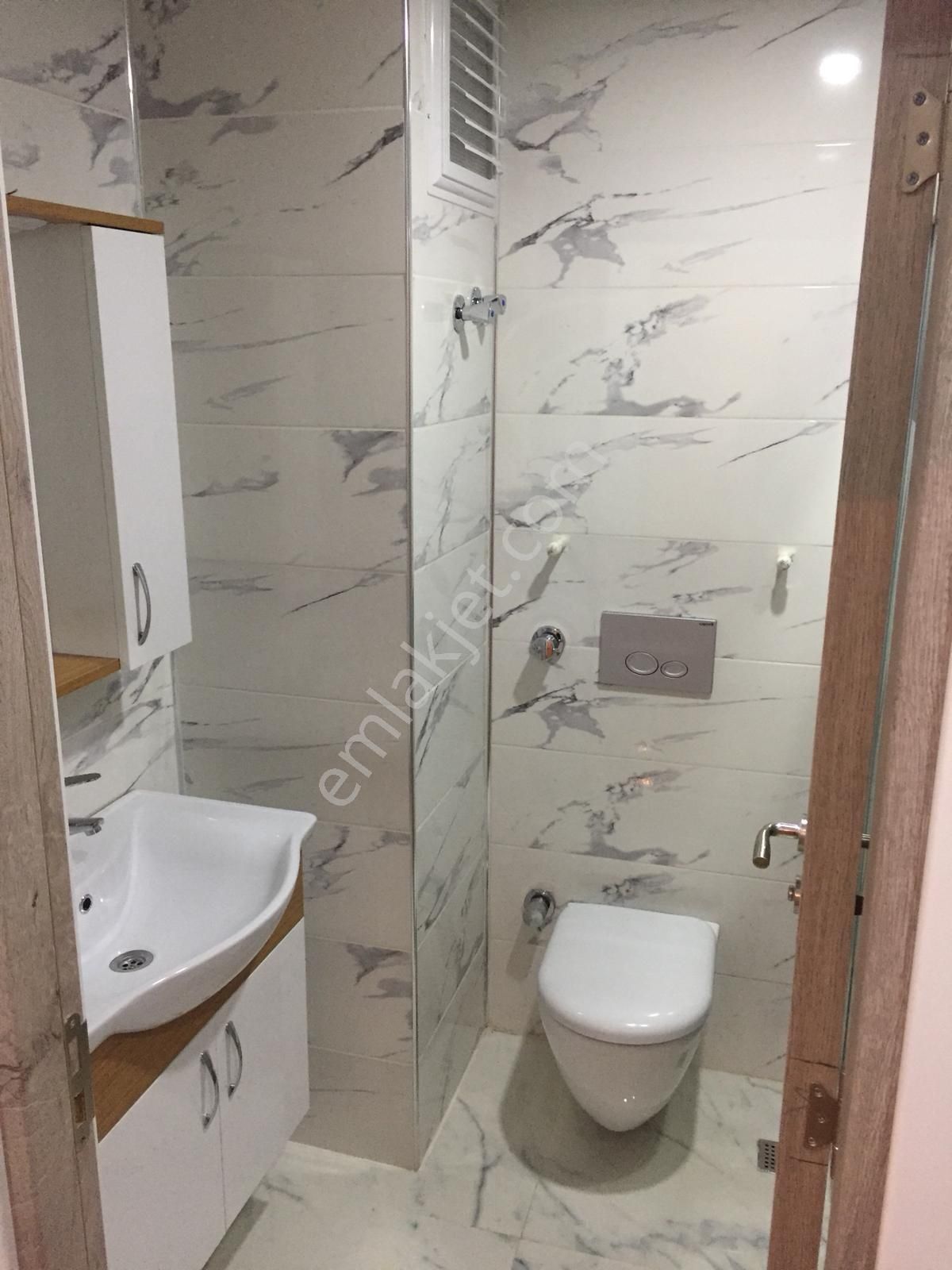 Merkezde Tramvay Yakını İçi Lüks Yapılı 2+1 - Görsel 12