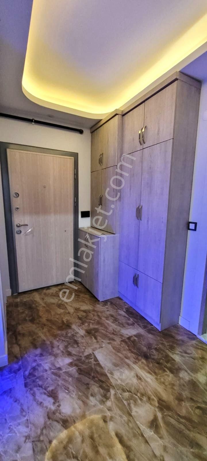 Merkezde Tramvay Yakını İçi Lüks Yapılı 2+1 - Görsel 17