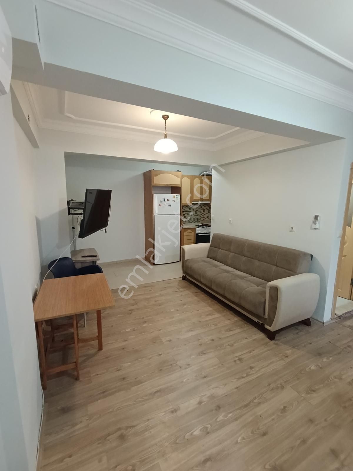 Yenifoça'da Çok İyi Konumda Satılık Eşyalı Dubleks Taş Mesken