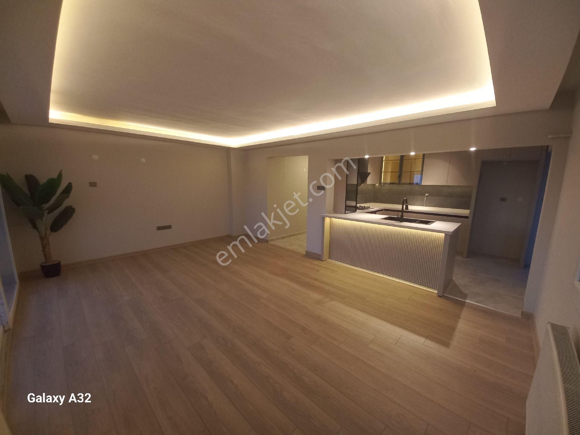 Karşıyaka Ordu Caddesi Üzerinde Satilik Full Tadilatlı Deniz Manzaralı 3+1 Daire - Görsel 9