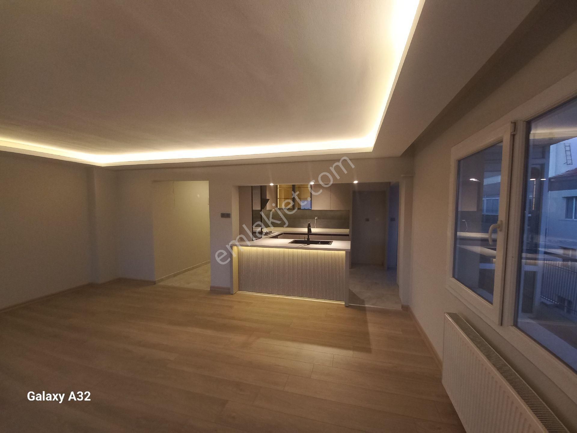 Karşıyaka Ordu Caddesi Üzerinde Satilik Full Tadilatlı Deniz Manzaralı 3+1 Daire - Görsel 12