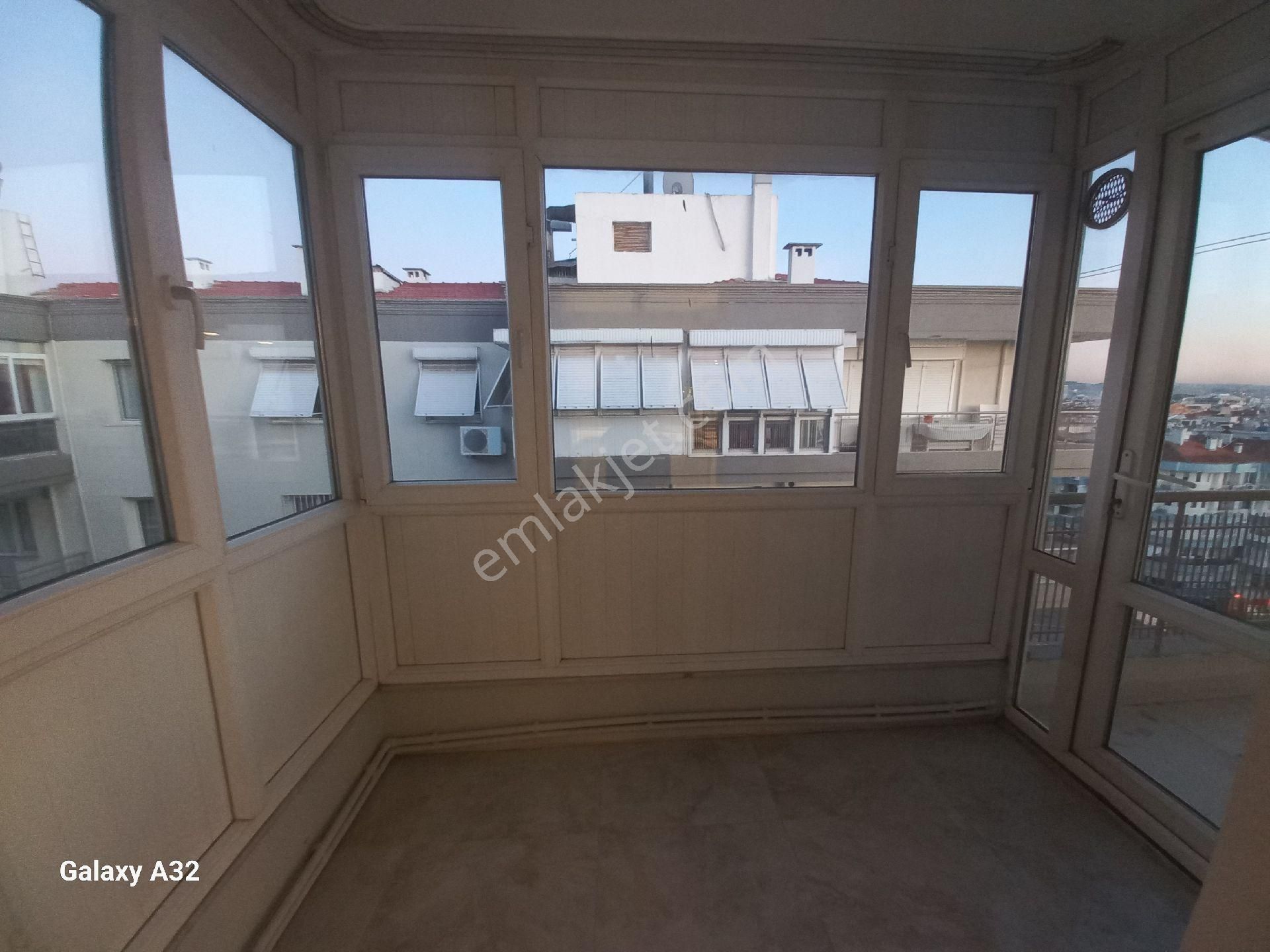 Karşıyaka Ordu Caddesi Üzerinde Satilik Full Tadilatlı Deniz Manzaralı 3+1 Daire - Görsel 15