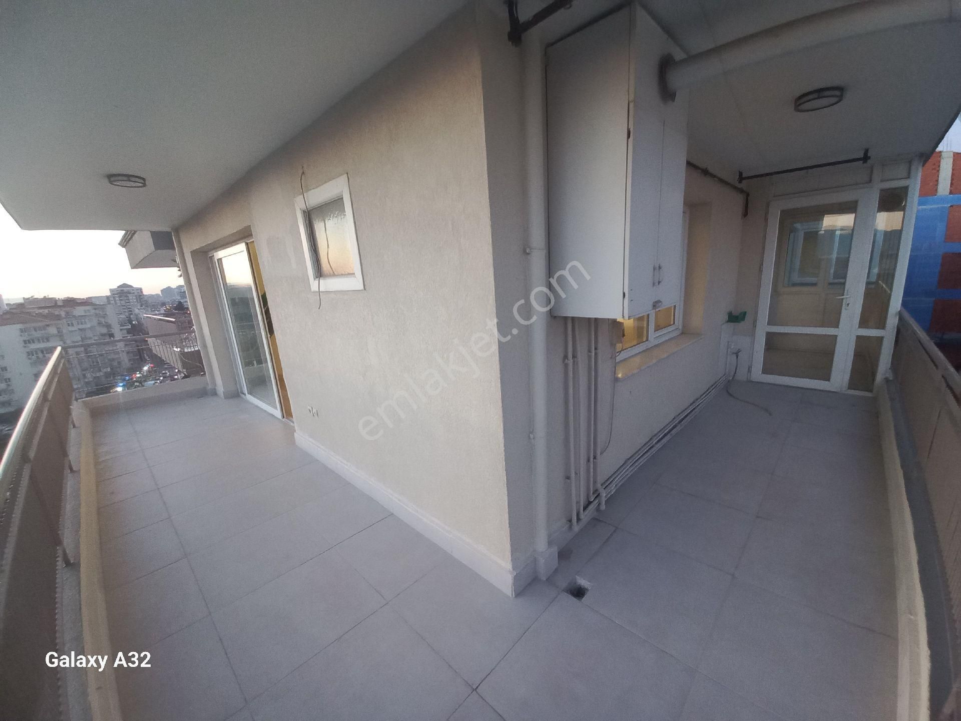 Karşıyaka Ordu Caddesi Üzerinde Satilik Full Tadilatlı Deniz Manzaralı 3+1 Daire - Görsel 5