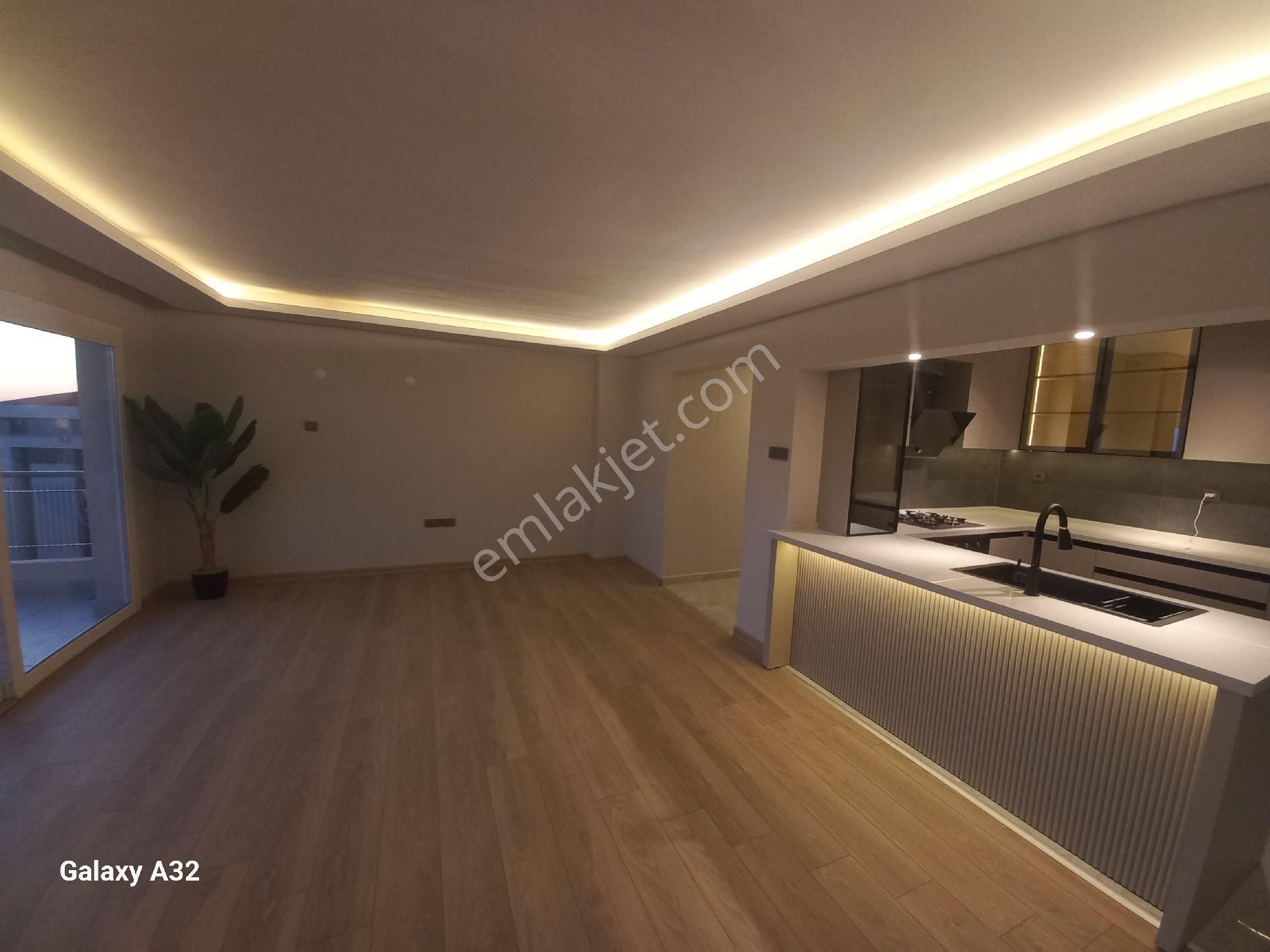 Karşıyaka Ordu Caddesi Üzerinde Satilik Full Tadilatlı Deniz Manzaralı 3+1 Daire - Görsel 11