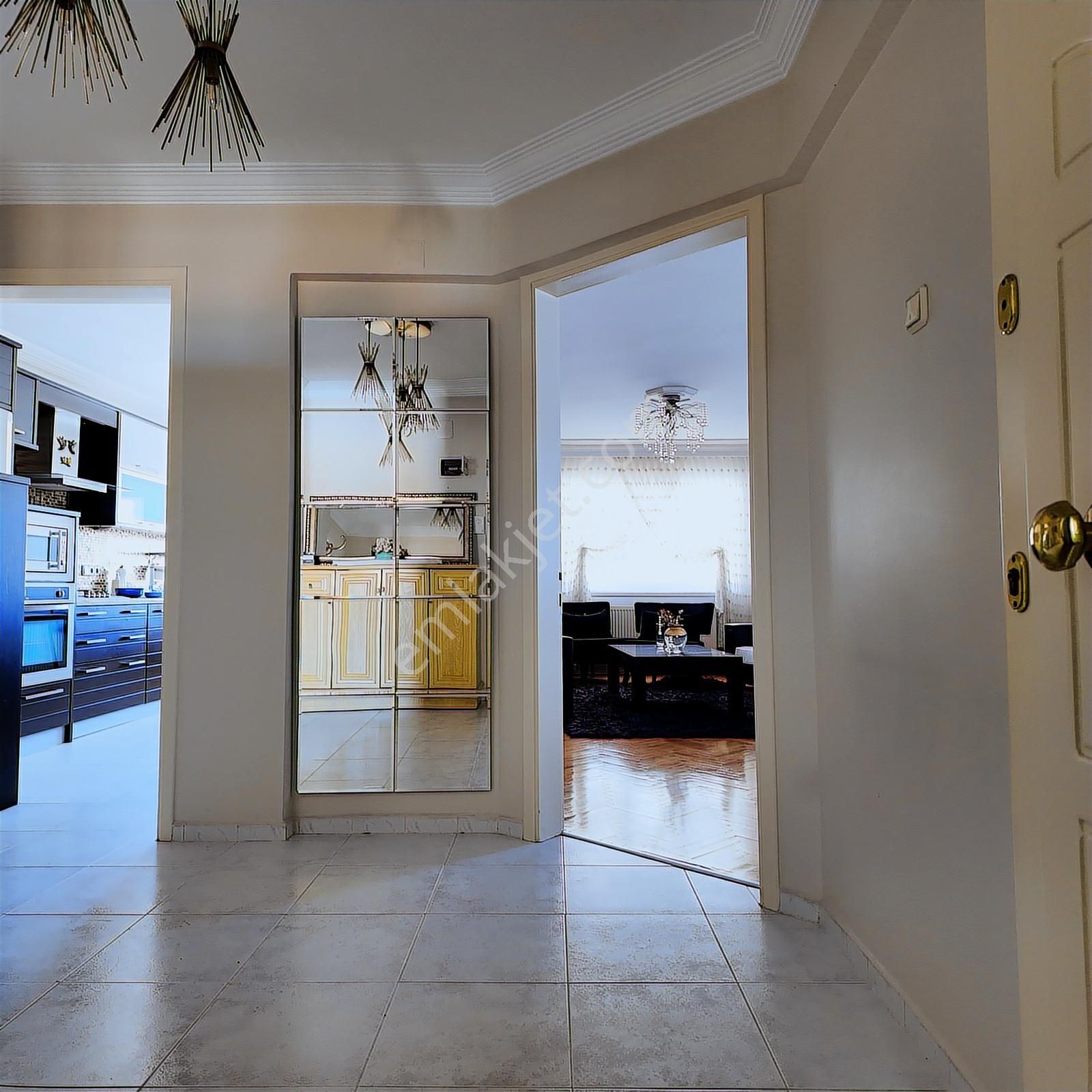 Ragıpbey Mahallesi Merkezde 150 M² Asansörlü 3+1 Eşyalı Satılık - Görsel 3