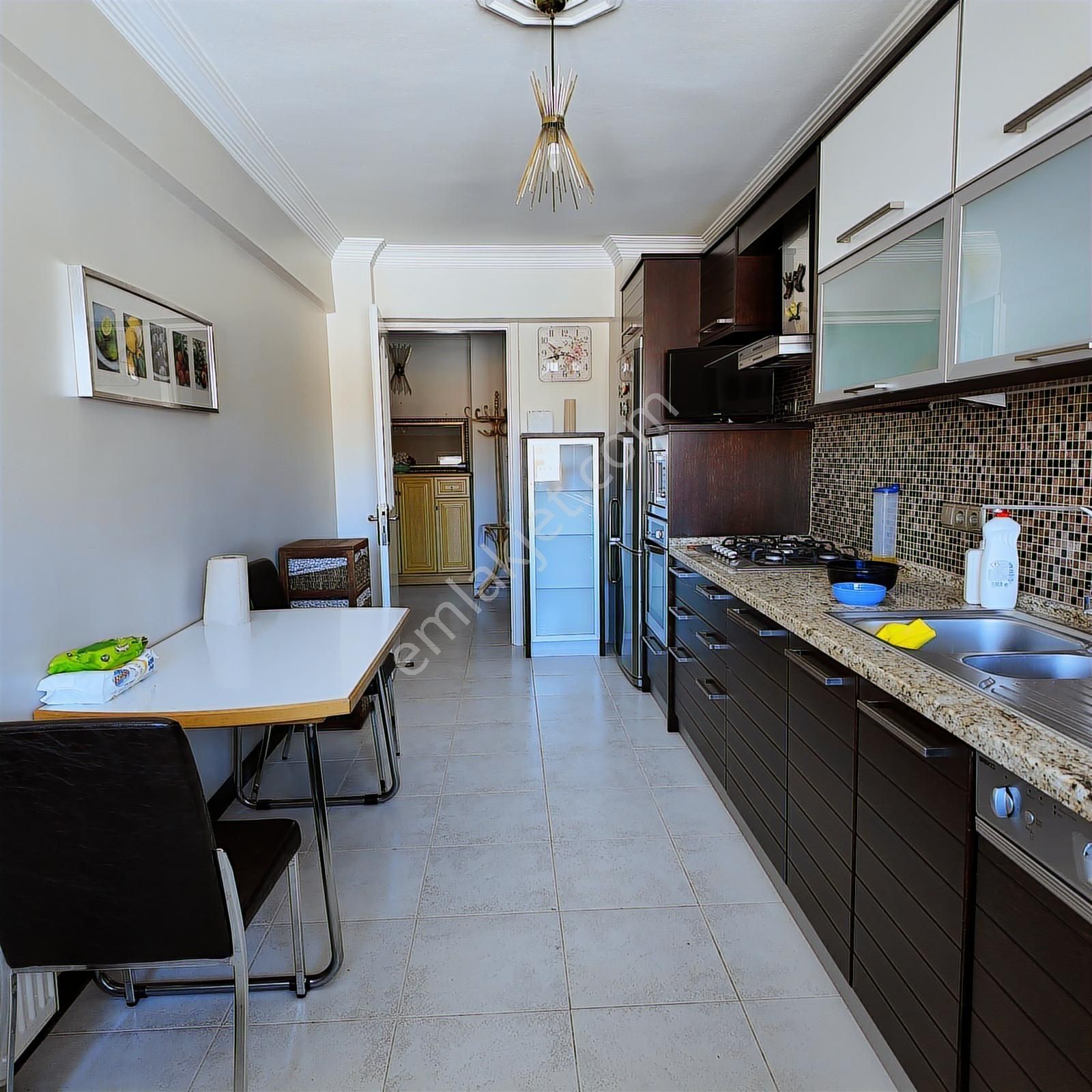 Ragıpbey Mahallesi Merkezde 150 M² Asansörlü 3+1 Eşyalı Satılık - Görsel 14