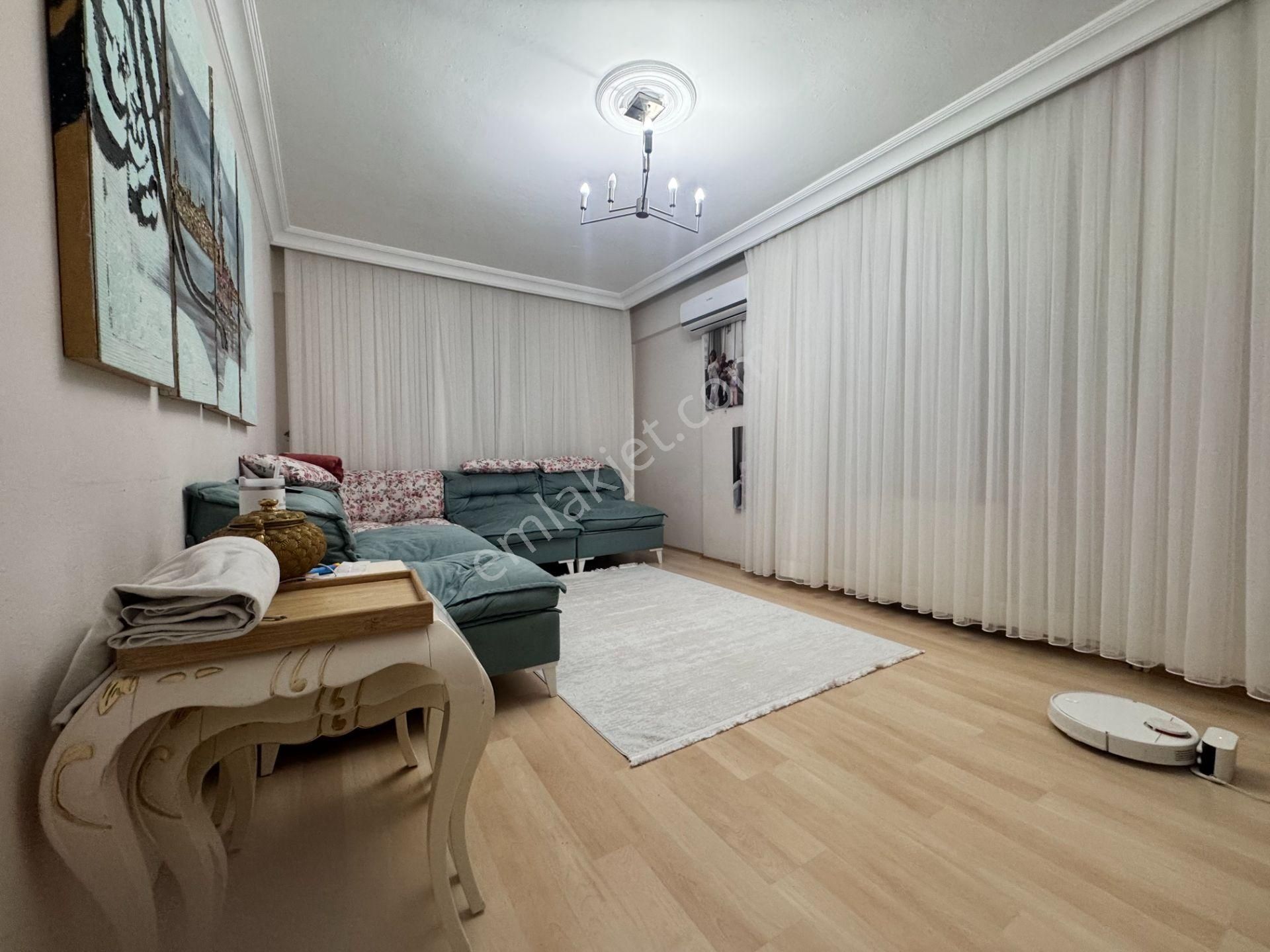 Next House'dan,bahçelievler Cumhuriyet Mah. Ulaşımı Kolay Daire