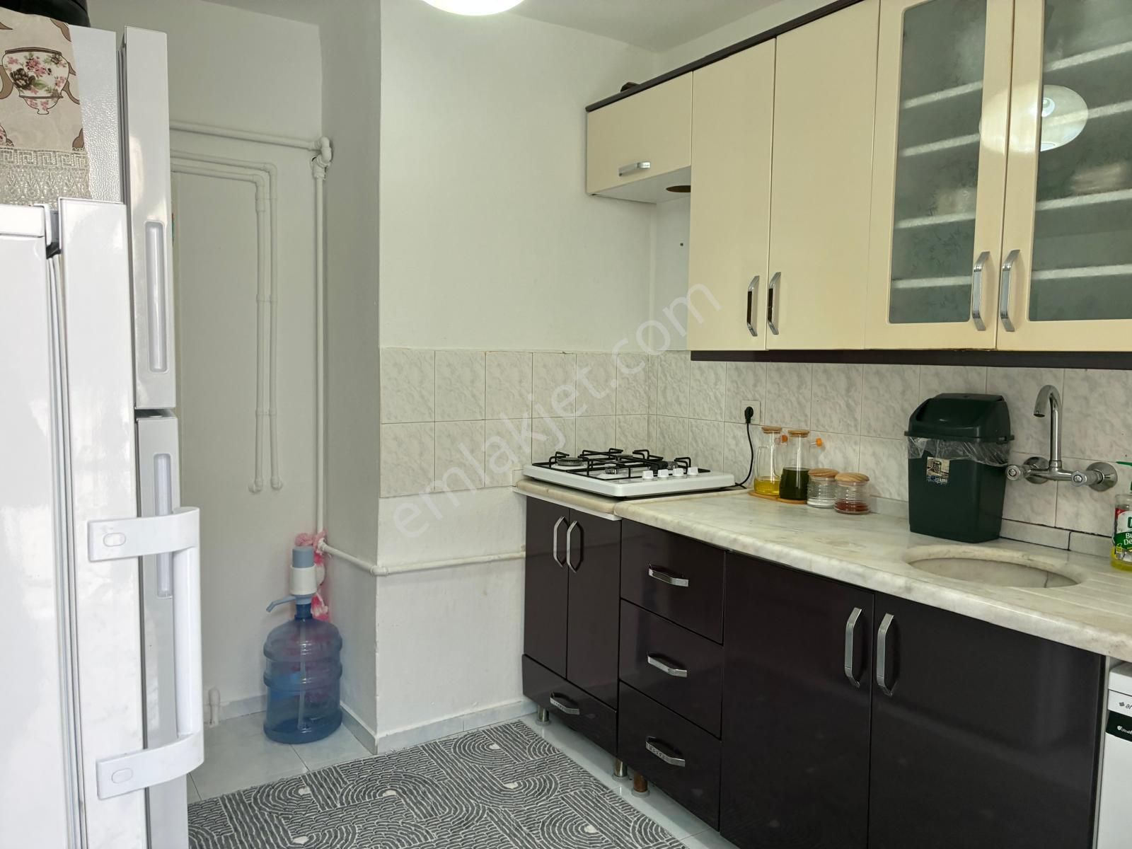 Kalecik Emlak'tan Merkez Mahallesin'de Beş Yol Yakını 3.kat 3+1 Daire