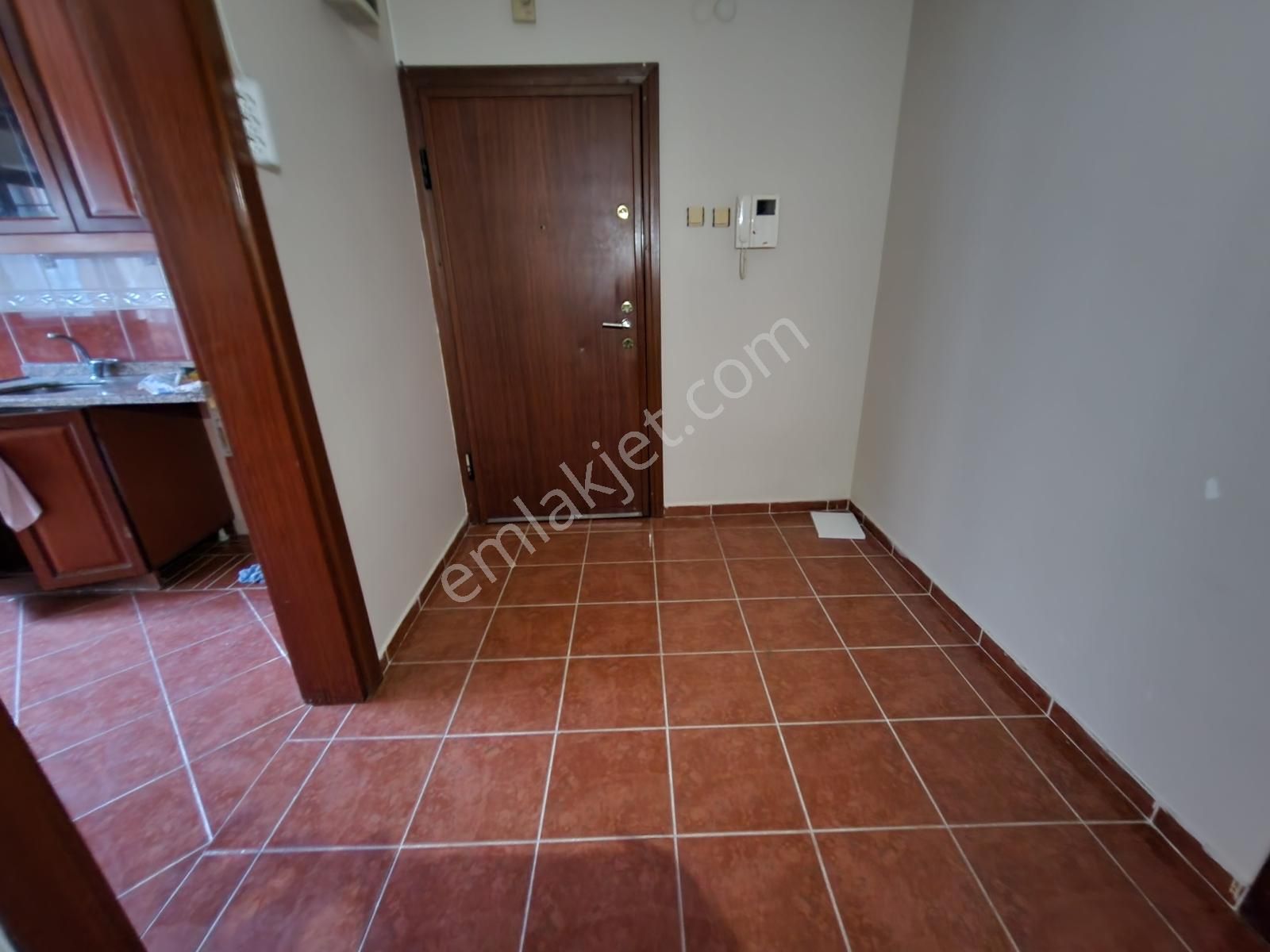 Anka'dan Üsküdar Bulgurlu- Libadiye Caddesinde 40m2 Salonlu 3+1 - Görsel 2