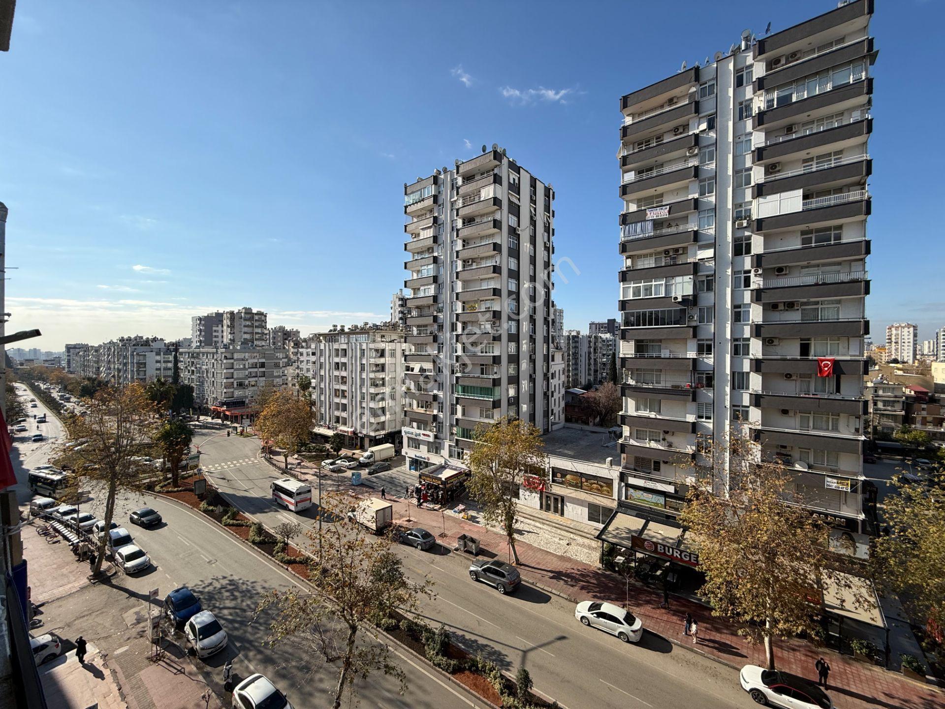 Barajyolu Cadde Üzeri 3+1 165 M2 Kapalı Mutfak Satılık Daire