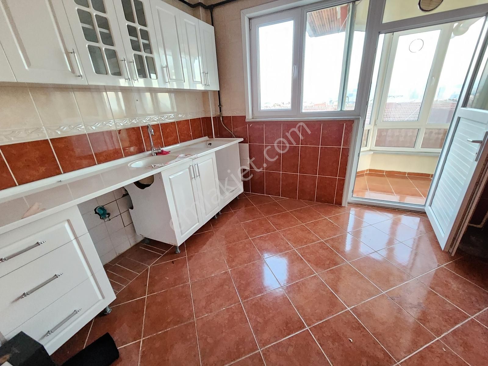 Anka'dan Üsküdar Bulgurlu- Libadiye Caddesinde 40m2 Salonlu 3+1 - Görsel 6