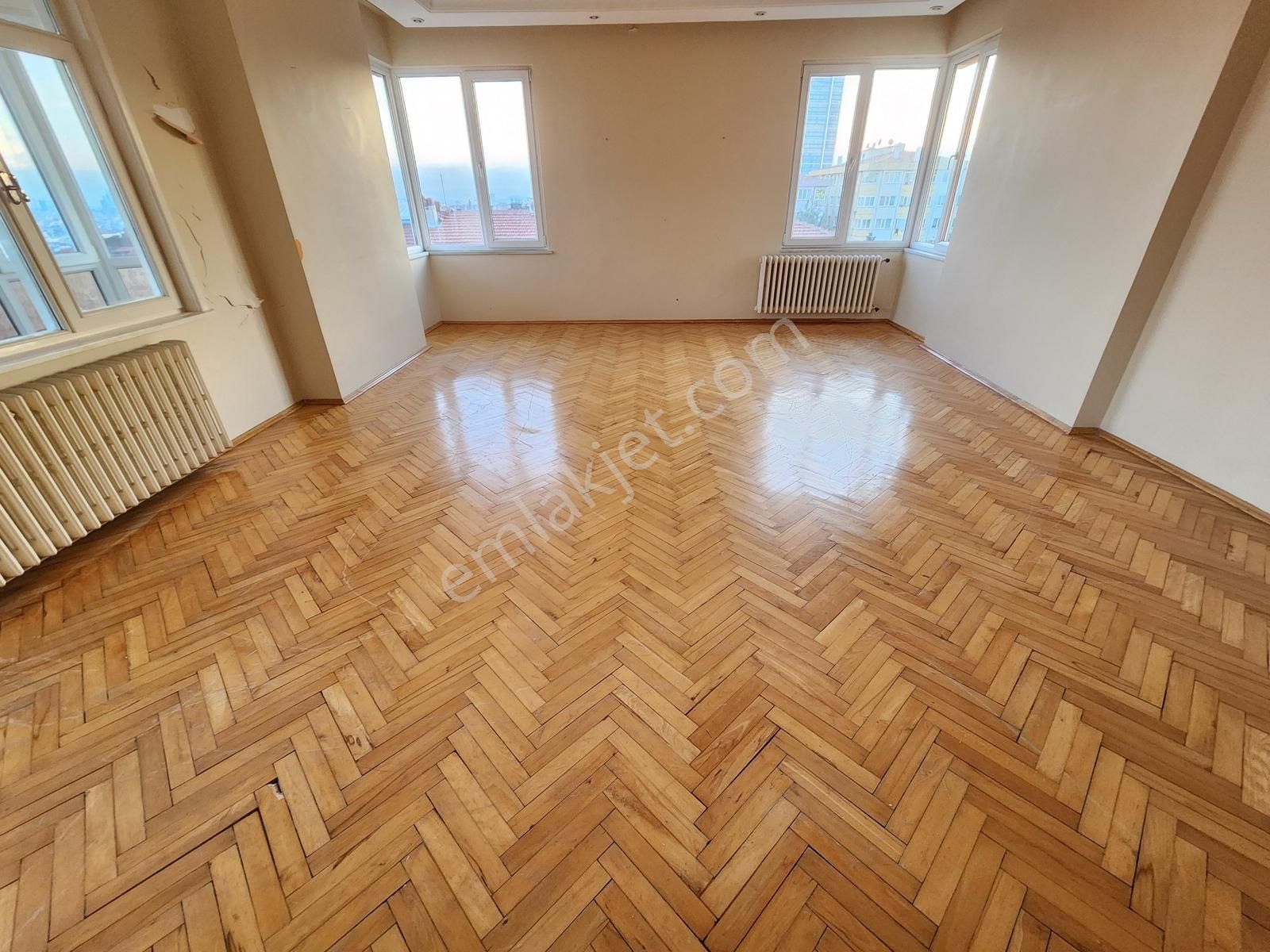 Anka'dan Üsküdar Bulgurlu- Libadiye Caddesinde 40m2 Salonlu 3+1