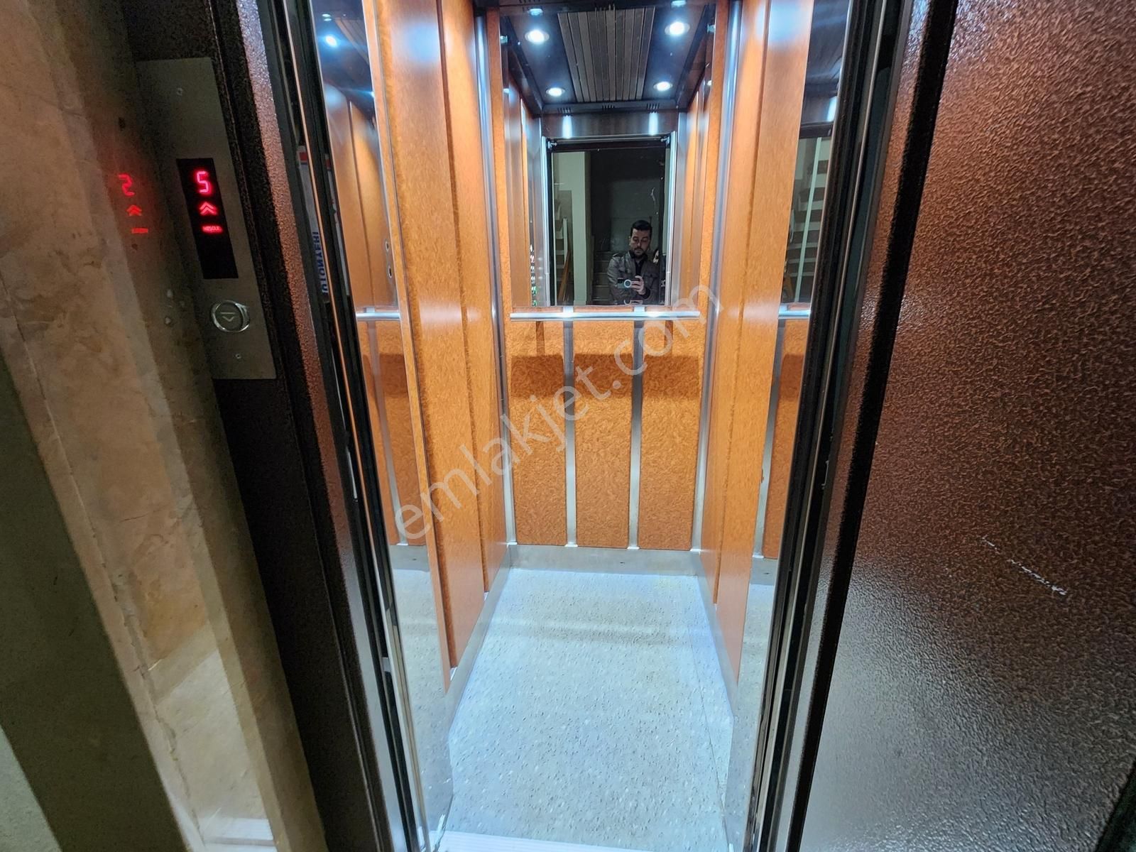 Anka'dan Üsküdar Bulgurlu- Libadiye Caddesinde 40m2 Salonlu 3+1 - Görsel 18