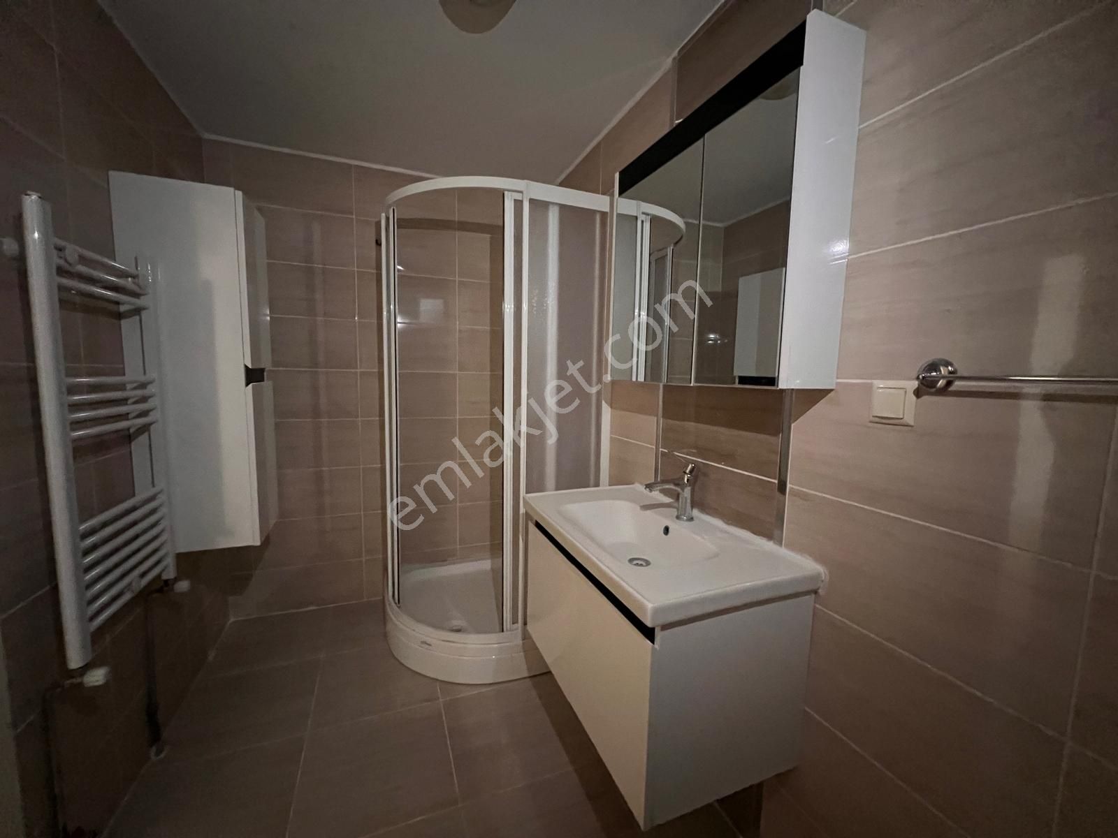 Cb Erva'dan Aşıkpaşa Mahallesi Eşyasız Kiralık 3+1 Daire - Görsel 5