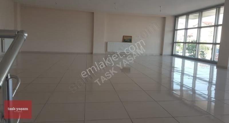 Gebze İnönü Mah. Gençlik Cad.de 3 Katlı 380m2 Satılık Dükkan - Görsel 9