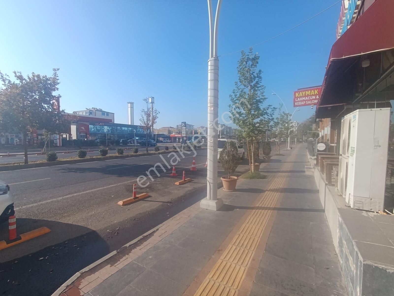 Havaalanı Kavşagı Civarında Satılık Dükkan