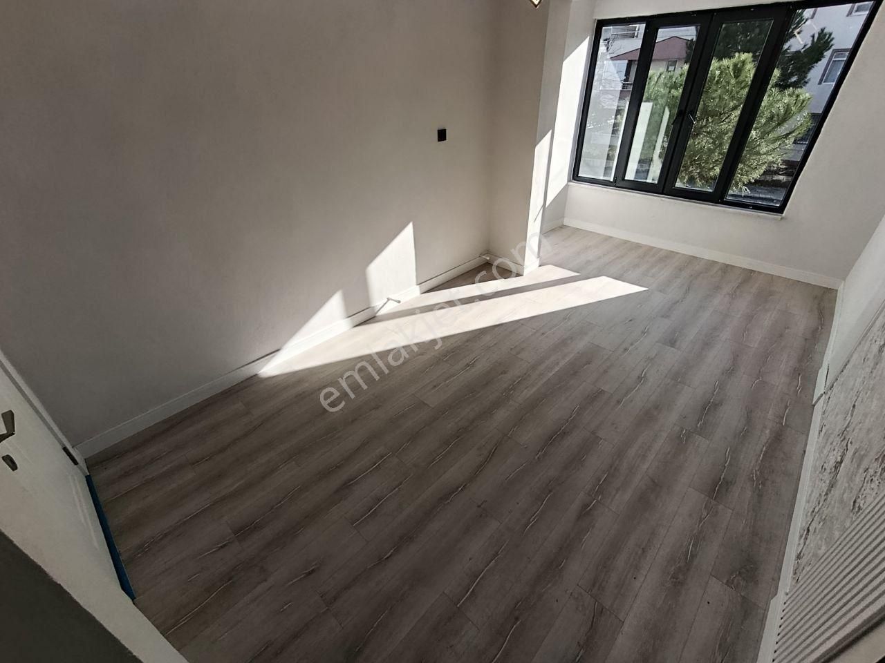 Altınkumda Doğalgazlı Ayrı Mutfaklı Çift Wc Li Full Yapılı 2+1 Daire - Görsel 14