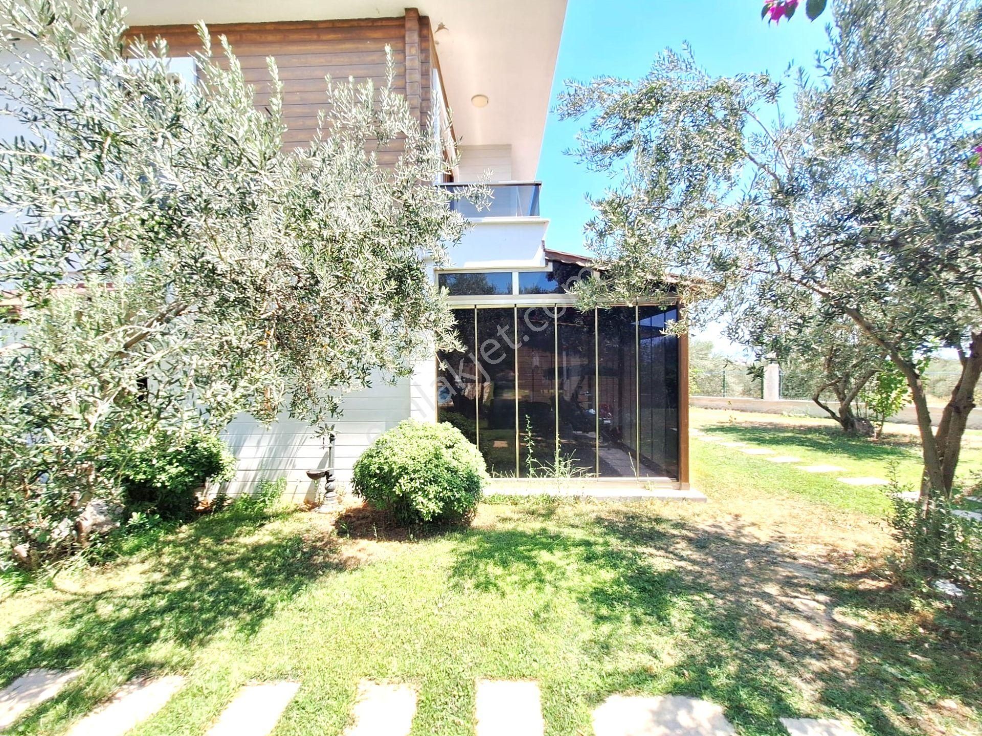 Aygül'den Güre'de Butik Site İçerisinde Geniş Bahçeli Havuzlu Denize Yakın Fırsat 3+1 Satılık Villa - Görsel 30