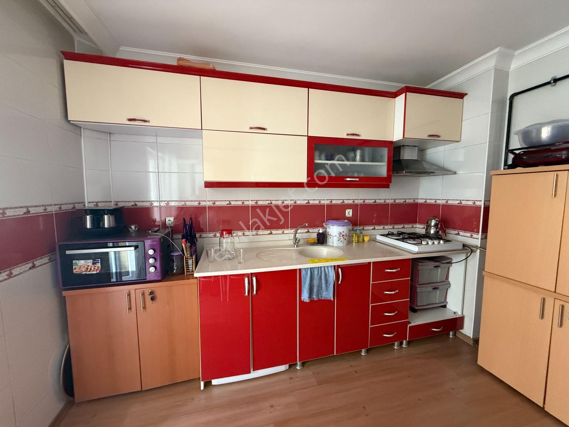 Kalecik Emlak'tan Ara Kat'da 3+1 Çift Balkonlu İskanlı Daire - Görsel 2