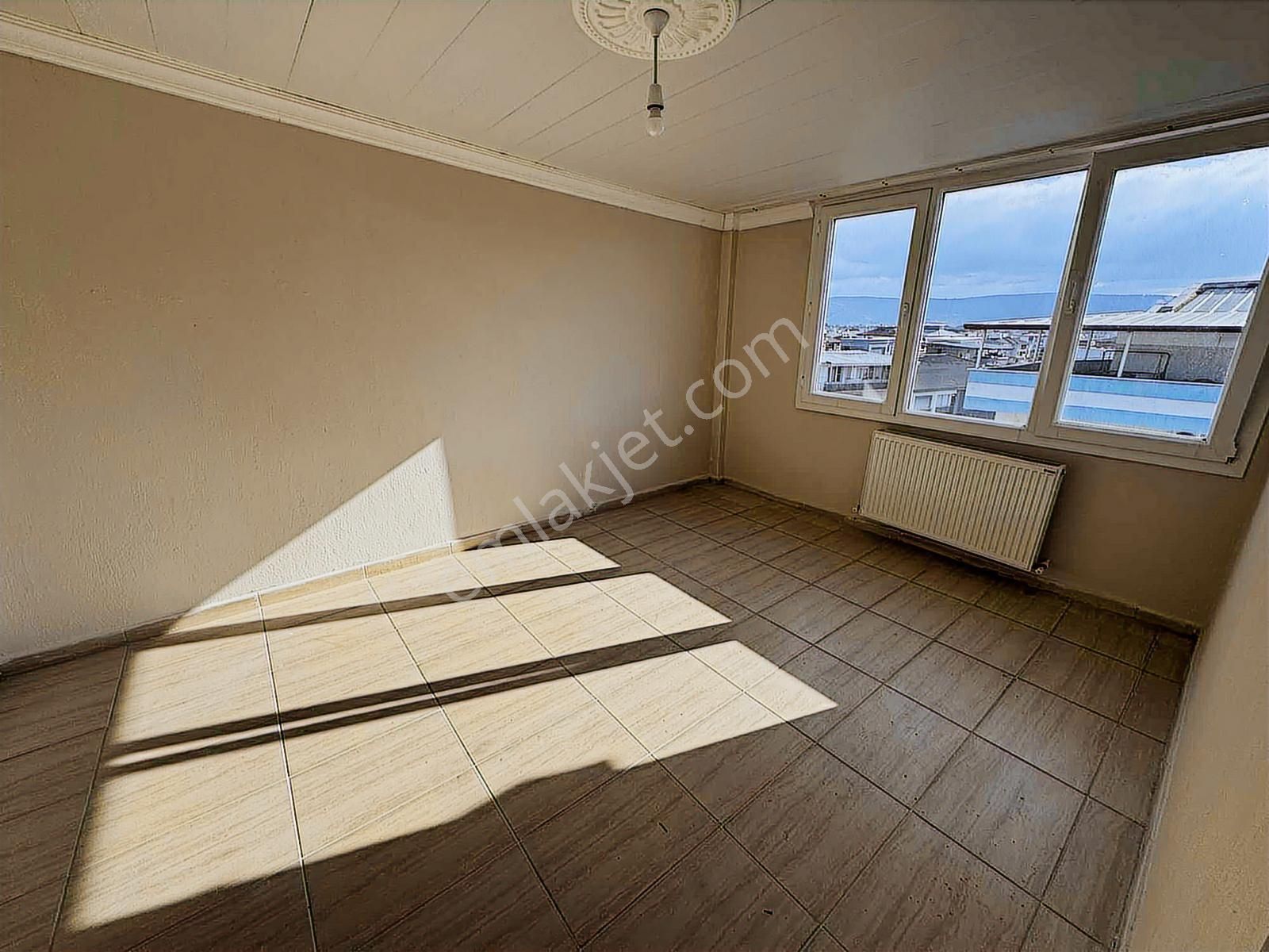 Fatih Mah. Fatih Okulu Civarı Cadde Üstü Doğalgazlı Daire - Görsel 2