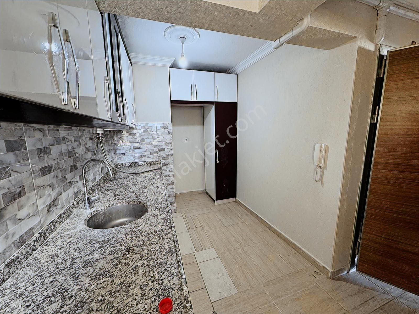 Fatih Mah. Fatih Okulu Civarı Cadde Üstü Doğalgazlı Daire - Görsel 4