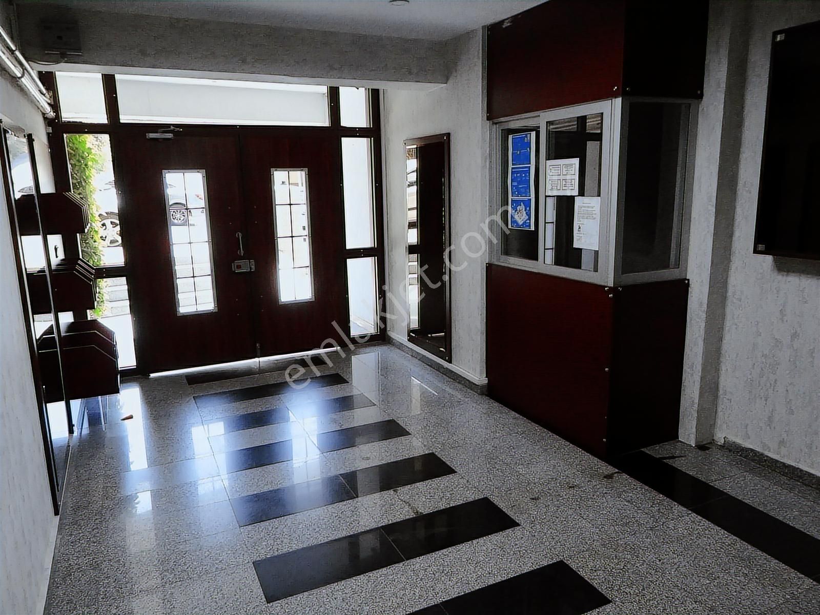 Ünalan Metro-metrobüs Yakını Genç Apt.satılık Daire 3+1,120m2. - Görsel 5