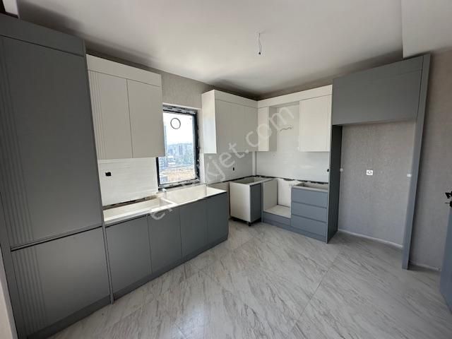 Bağlıcada Manzaralı Önü Açık 3+1 Sıfır Yerden Isıtmalı Daire