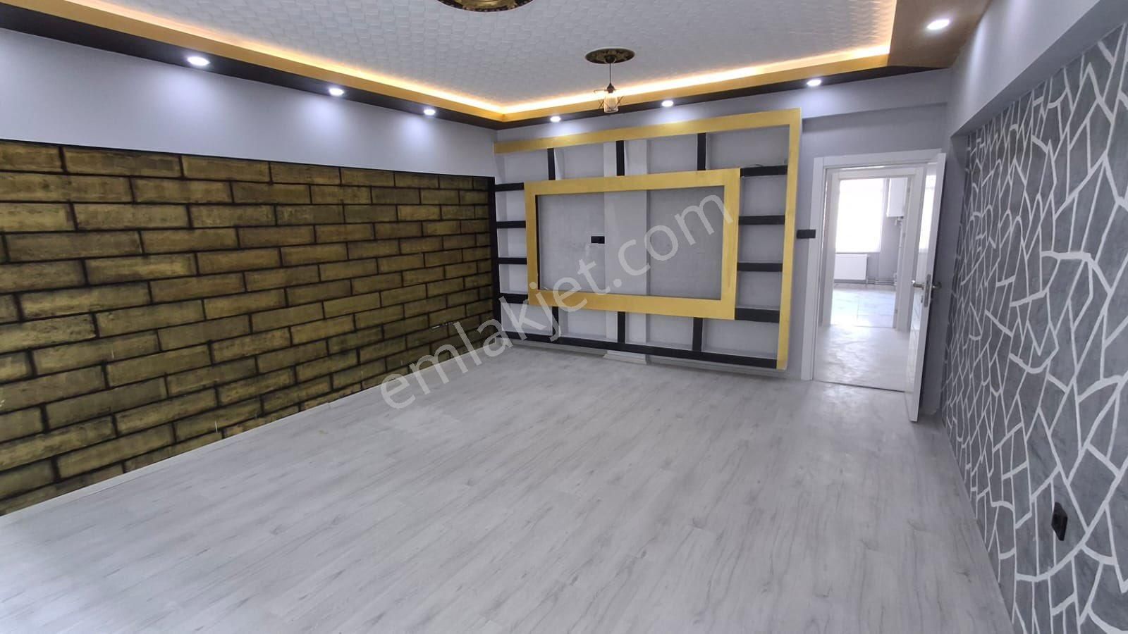 Zafer Mahallesinde İci Temiz Satılık Daire