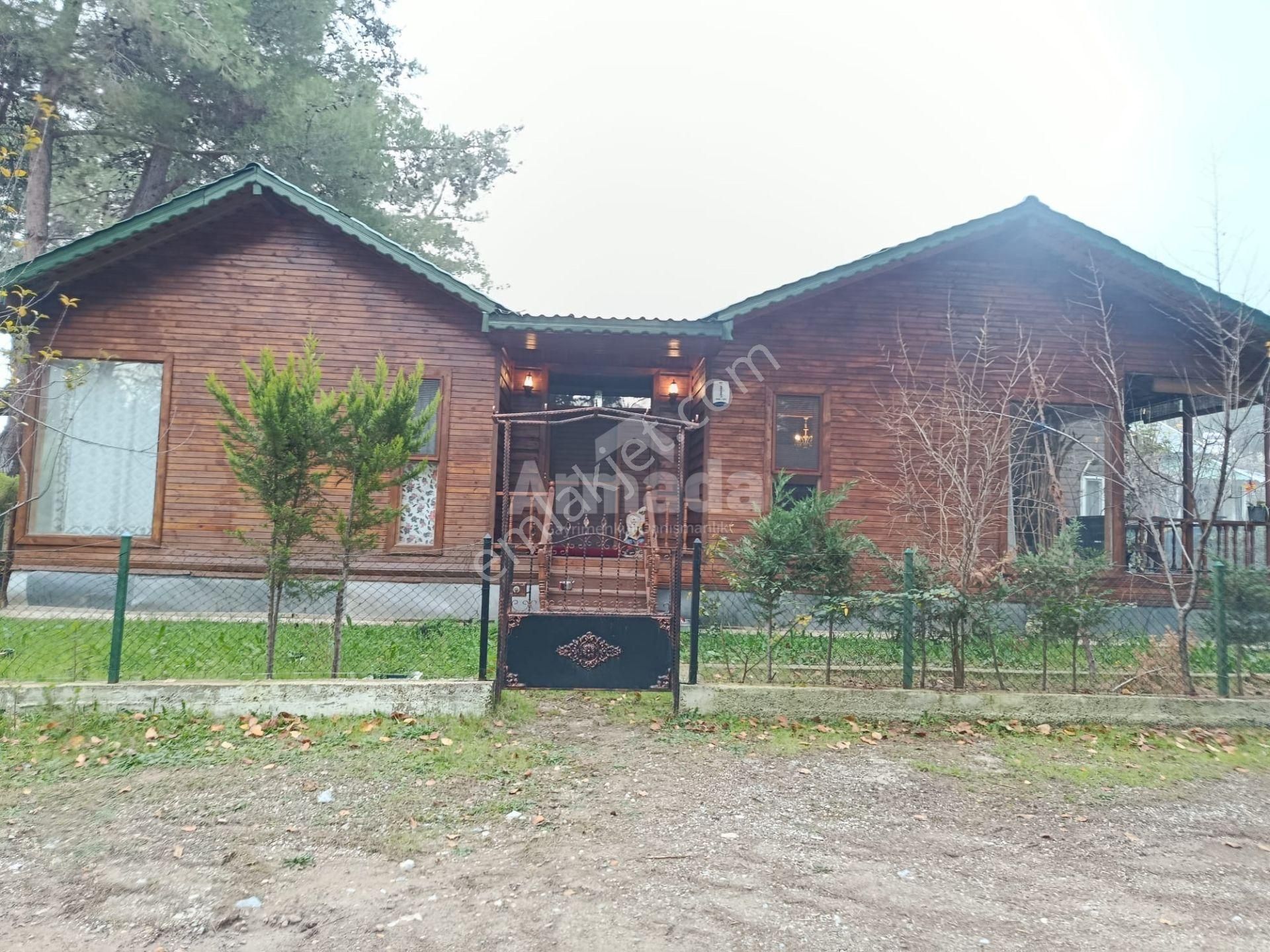 İzmir Mendereste Doğa İçinde, Geniş Bahçeli 3+1 Ahşap Ev